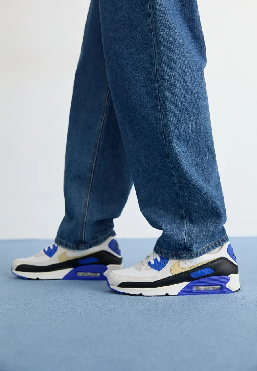 Фото № 2 с приближением к товару «‎AIR MAX 90 PRM»