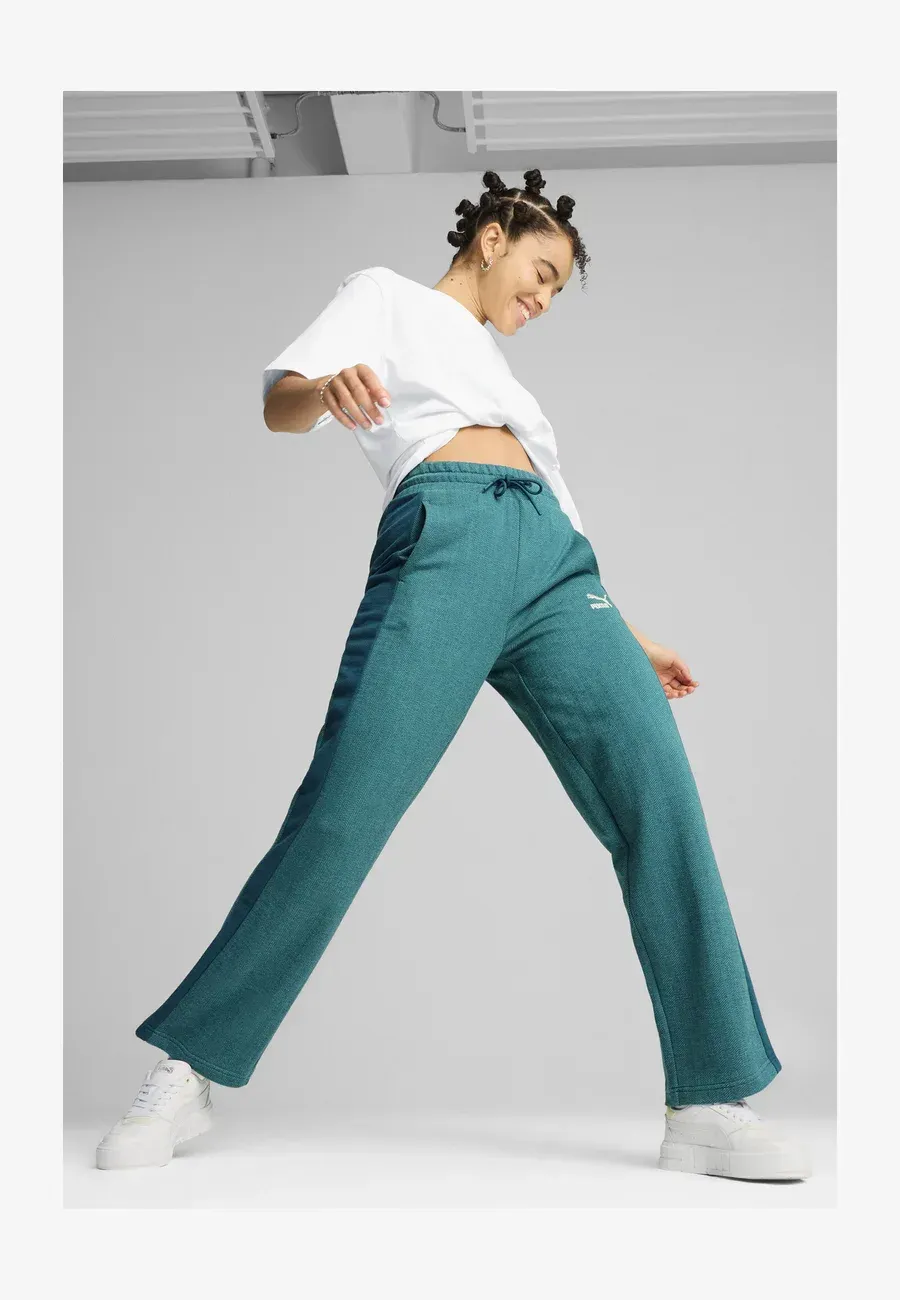 Фото № 1 с приближением к товару «‎CALI COURT»