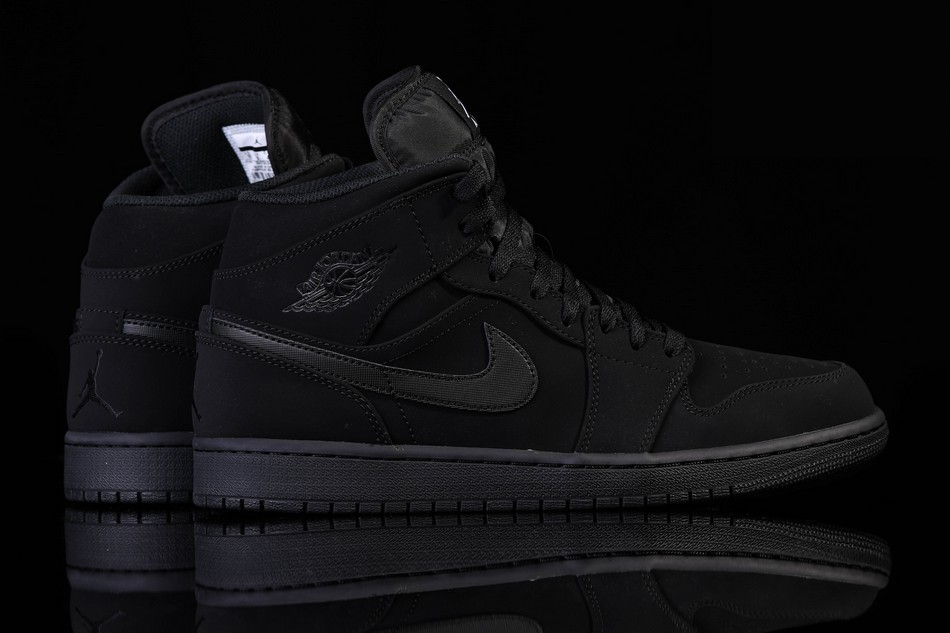 Фото № 2 с приближением к товару «‎Nike Air Jordan 1 Retro Nubuck Triple »