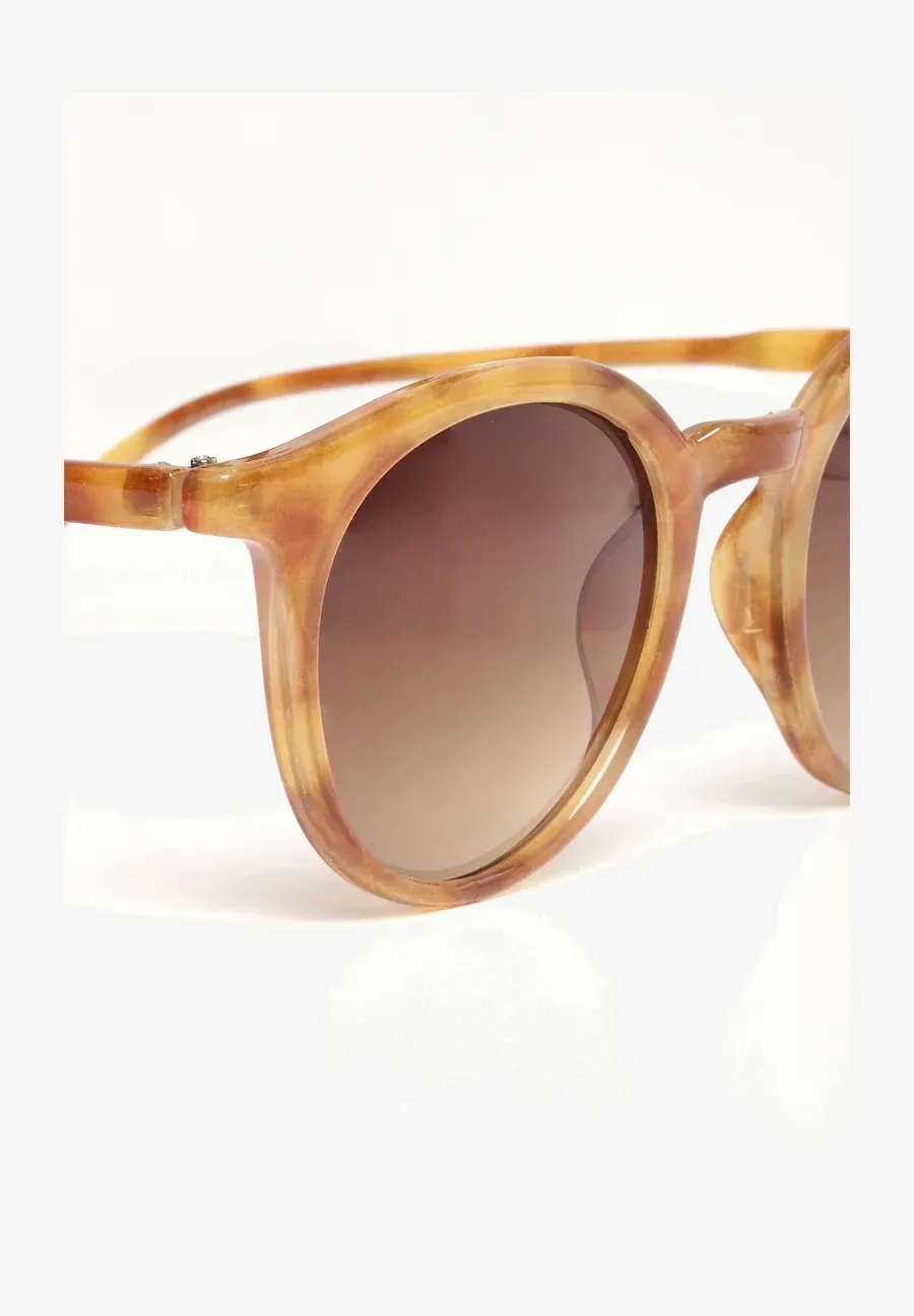 Фото № 4 с приближением к товару «‎BANOUPW SG»