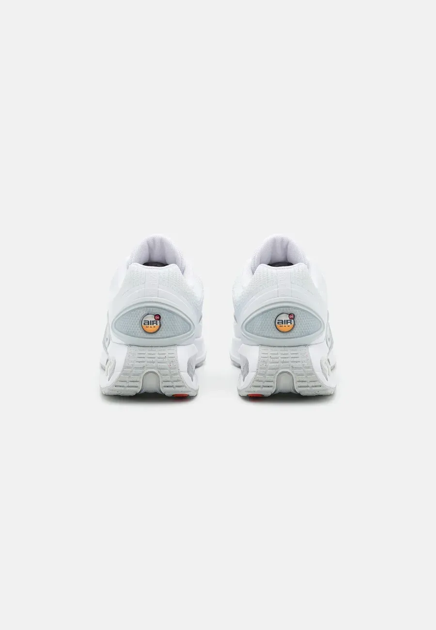 Фото № 3 с приближением к товару «‎AIR MAX DN»
