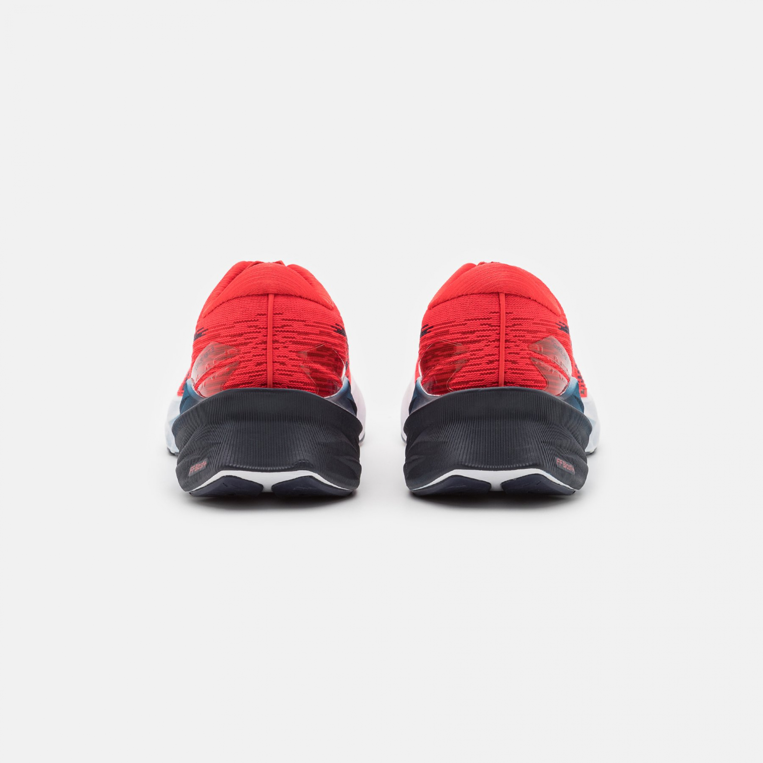 Фото № 3 с приближением к товару «‎Asics Novablast 3 »