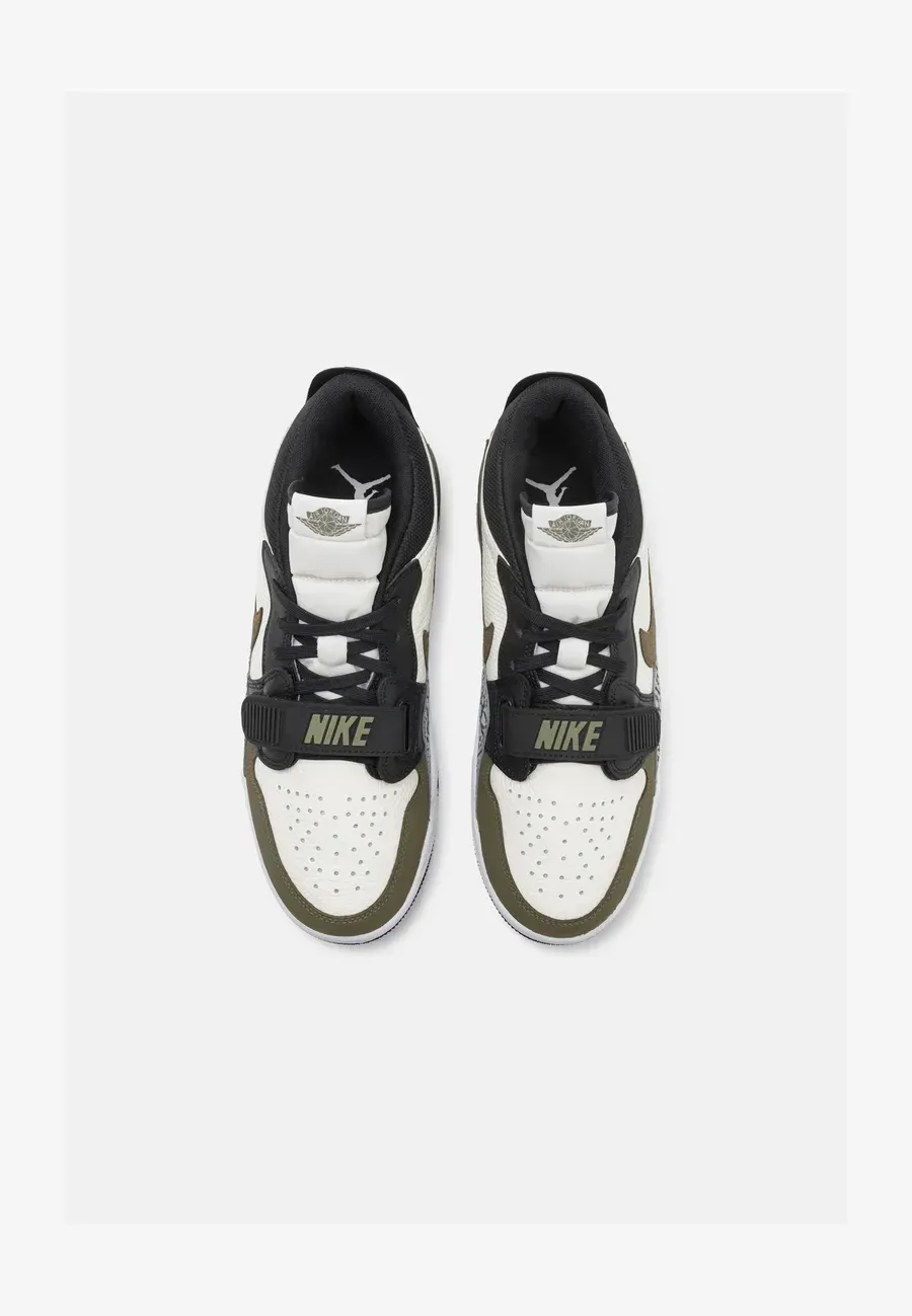 Фото № 4 с приближением к товару «‎AIR JORDAN LEGACY 312»