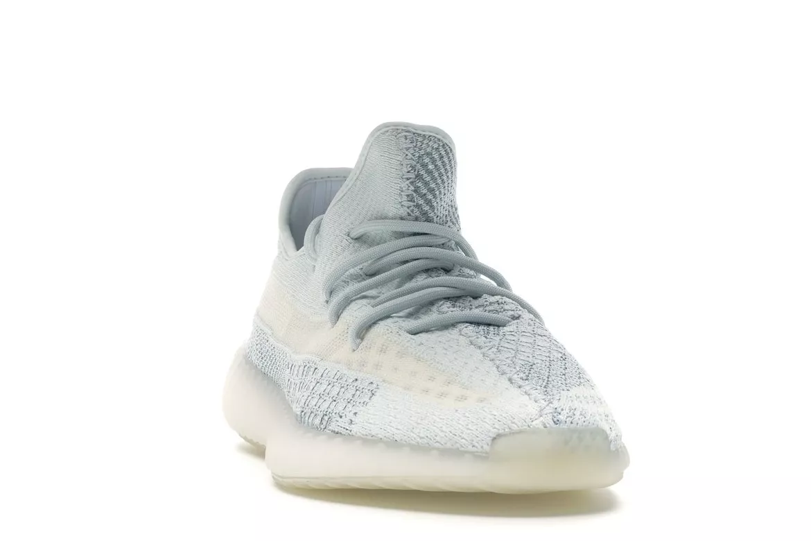 Фото № 3 с приближением к товару «‎adidas Yeezy Boost 350 V2 Cloud White (Reflective)»
