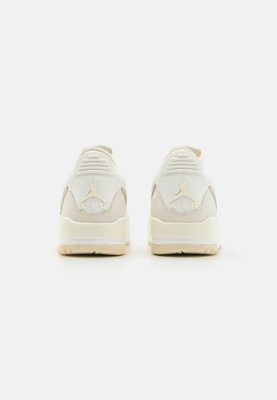 Фото № 3 с приближением к товару «‎AIR JORDAN LEGACY 312 »