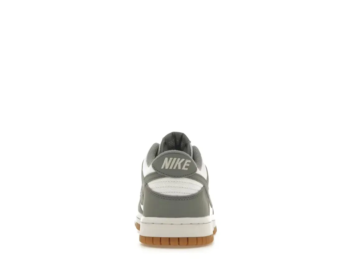 Фото № 4 с приближением к товару «‎Nike Dunk Low»