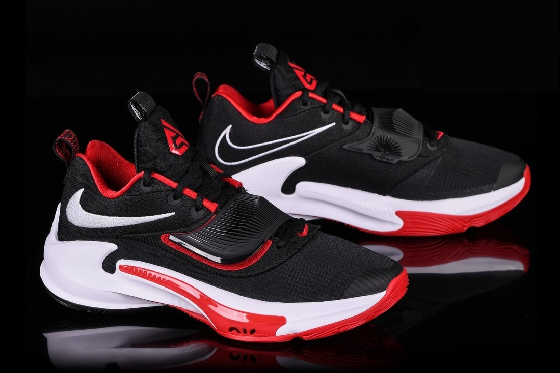 Фото № 3 с приближением к товару «‎Nike Zoom Freak 3»