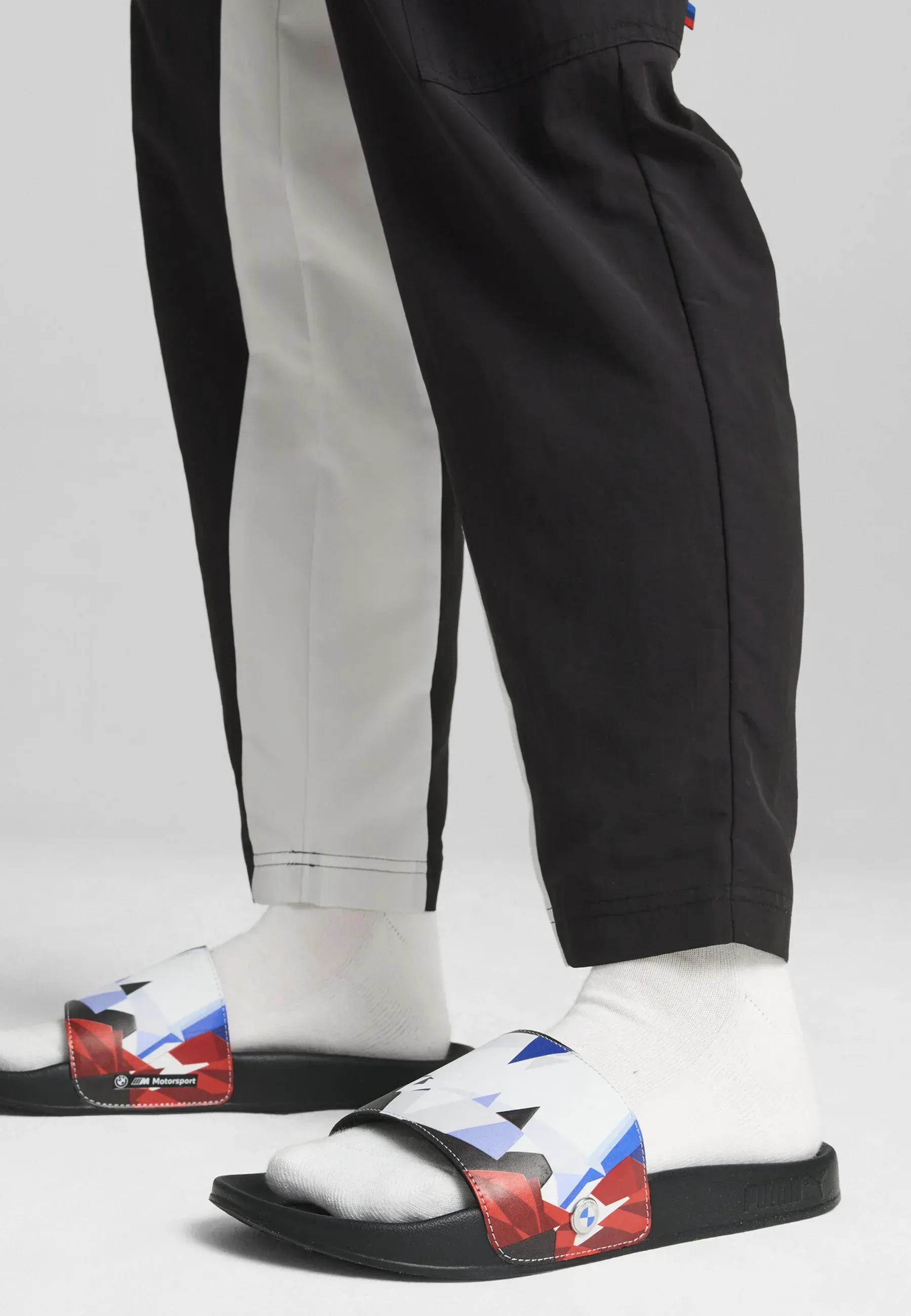 Фото № 1 с приближением к товару «‎BMW M MOTORSPORT LEADCAT 2.0 SLIDES»