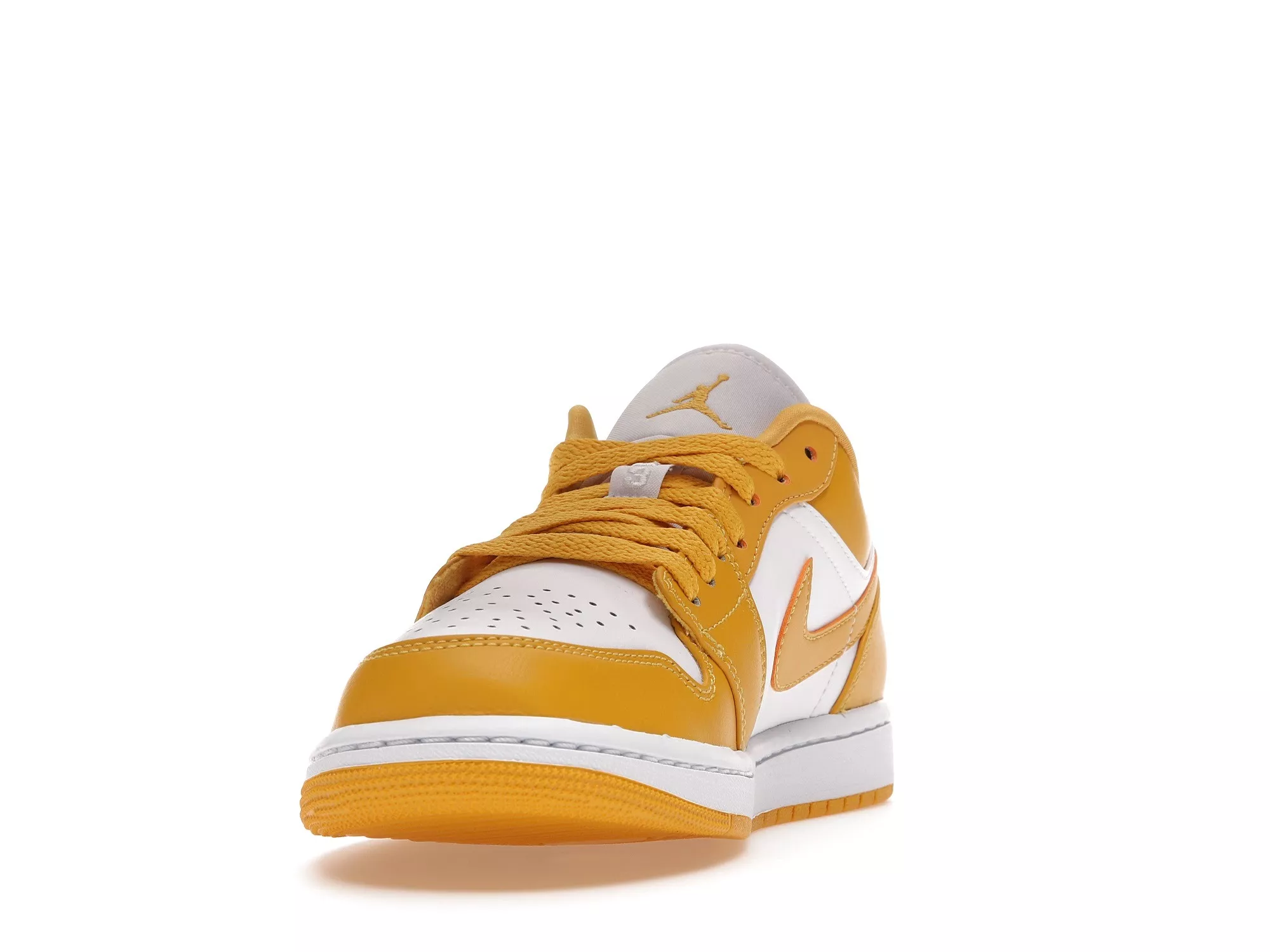 Фото № 3 с приближением к товару «‎Jordan 1 Low Pollen»