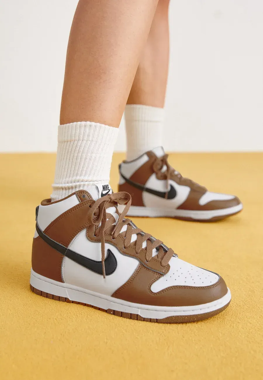 Фото № 2 с приближением к товару «‎DUNK»