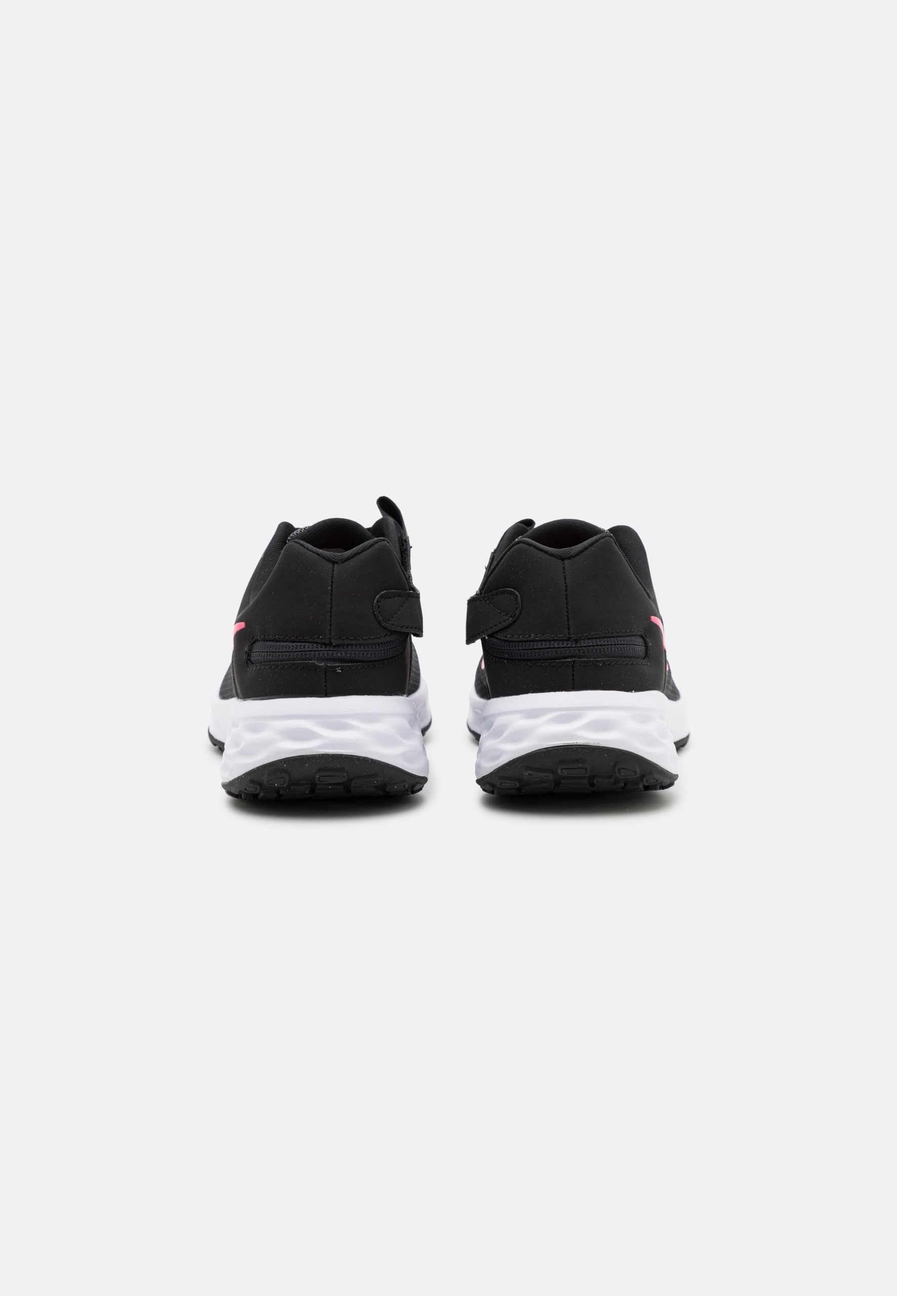 Фото № 3 с приближением к товару «‎Nike Revolution 6 Flyease»