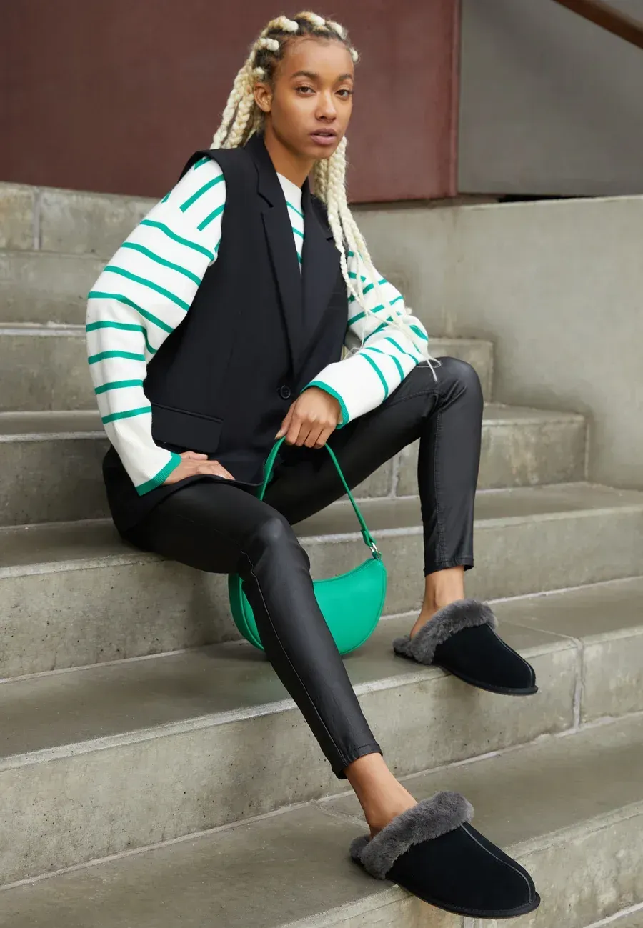 Фото № 1 с приближением к товару «‎SCUFFETTE II»