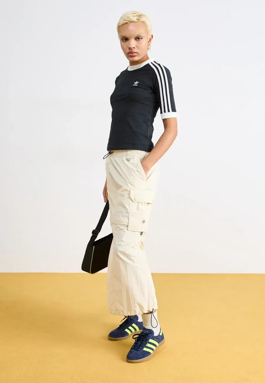 Фото № 3 с приближением к товару «‎HAMBURG»