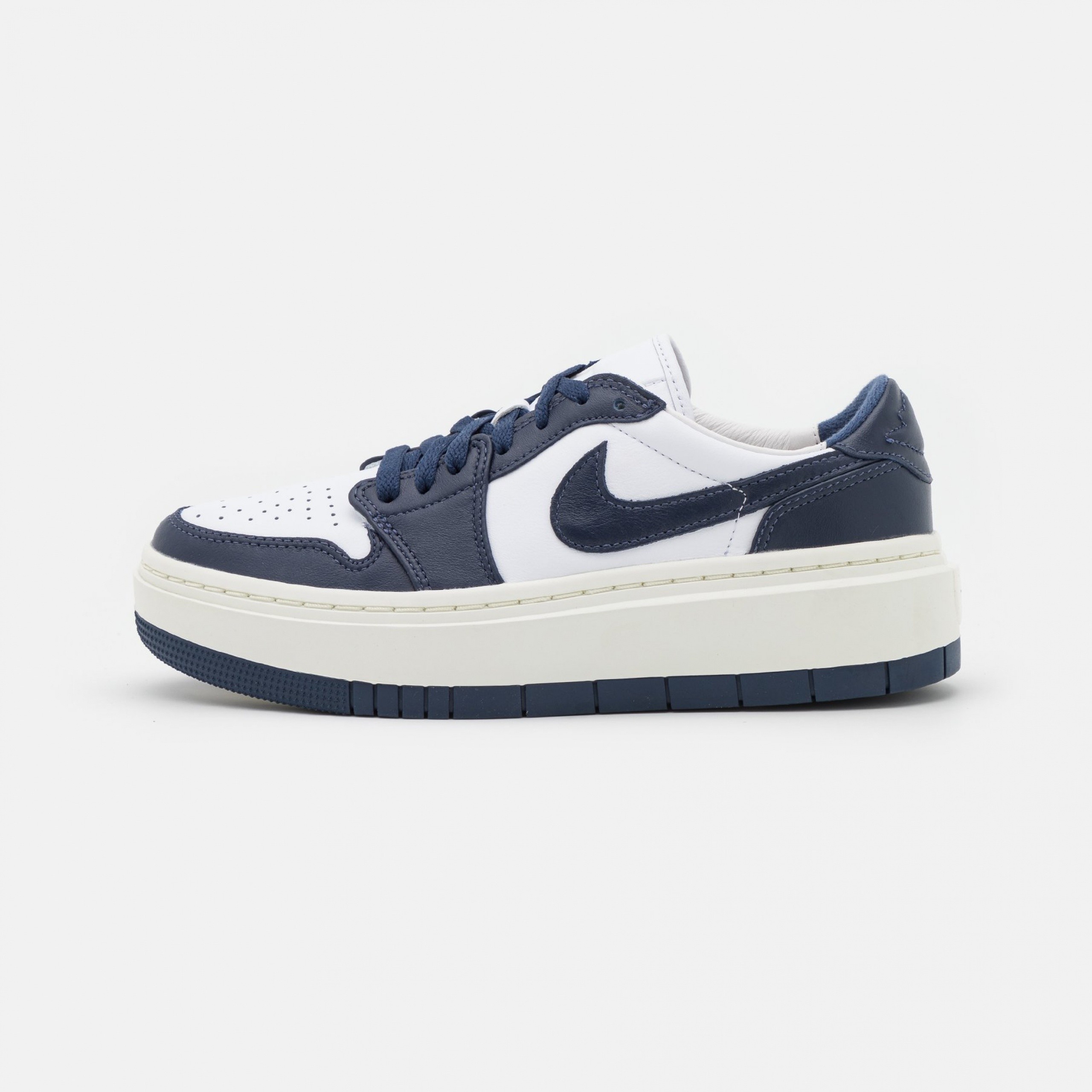 Фото № 1 с приближением к товару «‎Jordan Wmns Air Lv8d »