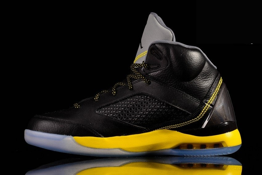 Фото № 1 с приближением к товару «‎Nike Air Jordan Future Flight 5-15-22 Vibrant »