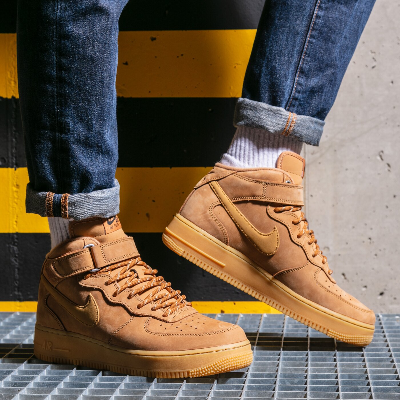 Фото № 3 с приближением к товару «‎Nike Air Force 1 07 Wb »