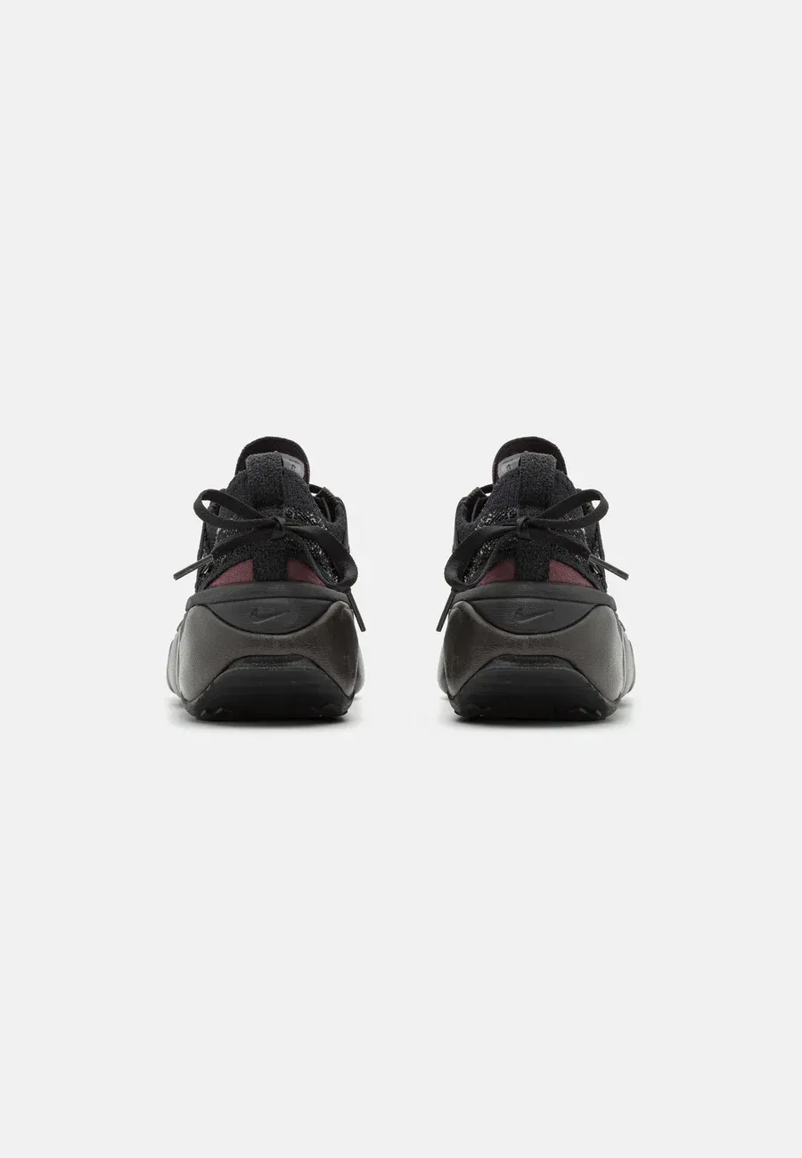 Фото № 3 с приближением к товару «‎FLYKNIT BLOOM»