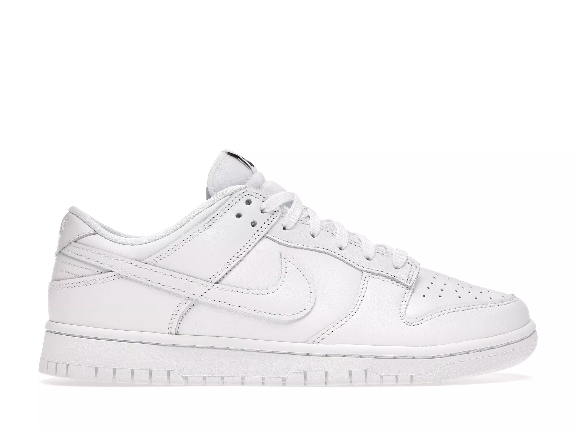 Фото № 1 с приближением к товару «‎Nike Dunk Low Triple White (2021) »
