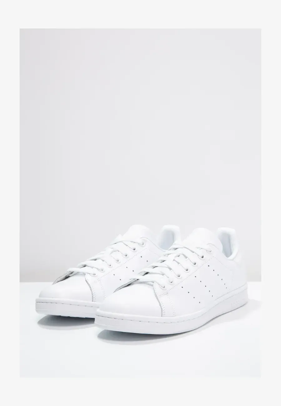 Фото № 4 с приближением к товару «‎STAN SMITH»