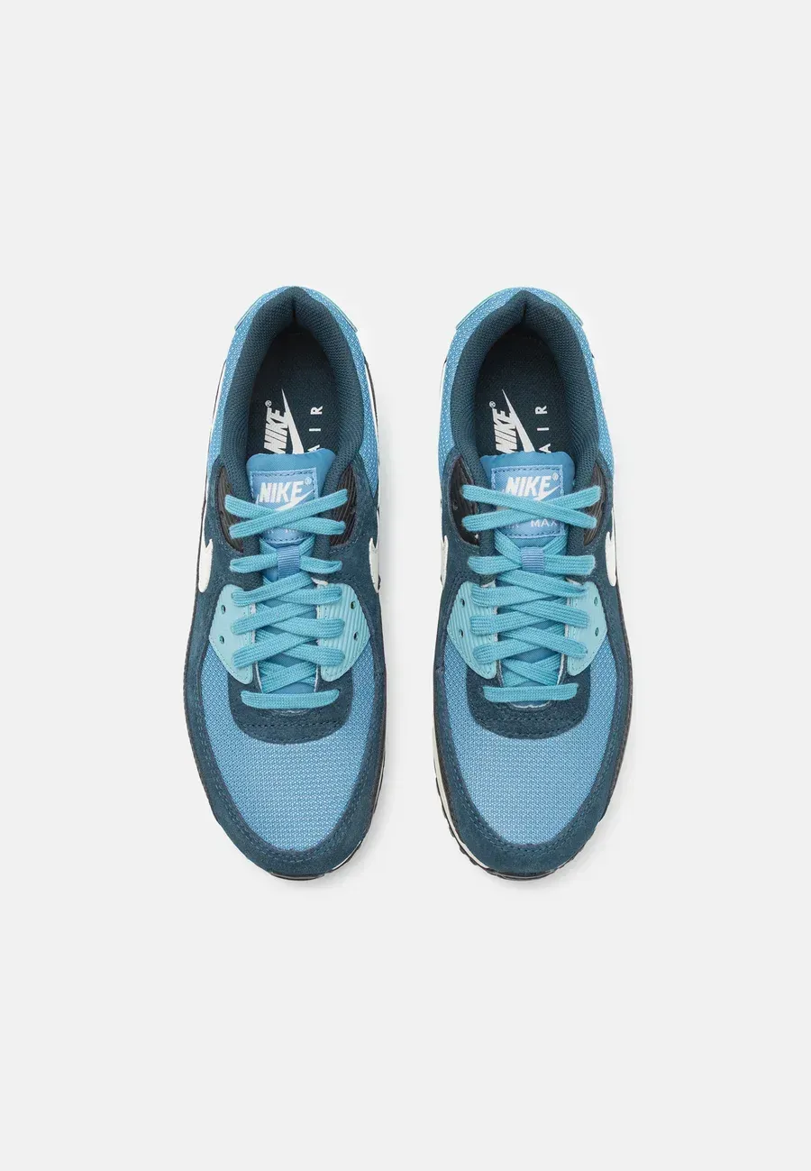 Фото № 4 с приближением к товару «‎AIR MAX 90 PRM»