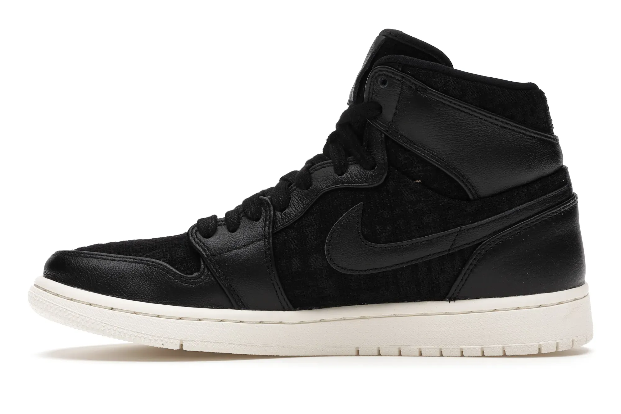 Фото № 3 с приближением к товару «‎Jordan 1 Retro High Black Sail »