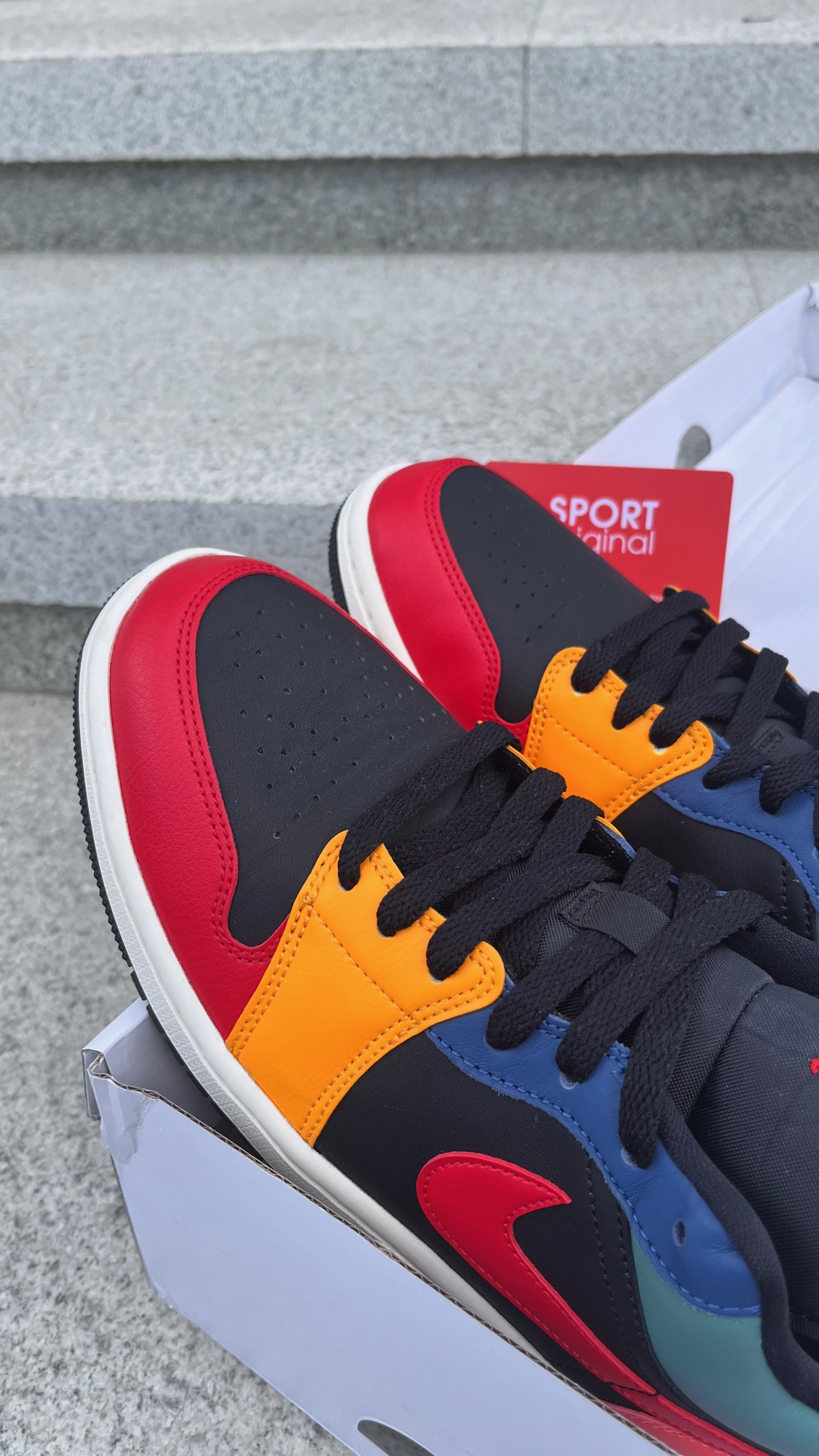 Фото № 2 с приближением к товару «‎Air Jordan 1 Low Black Multicolor»