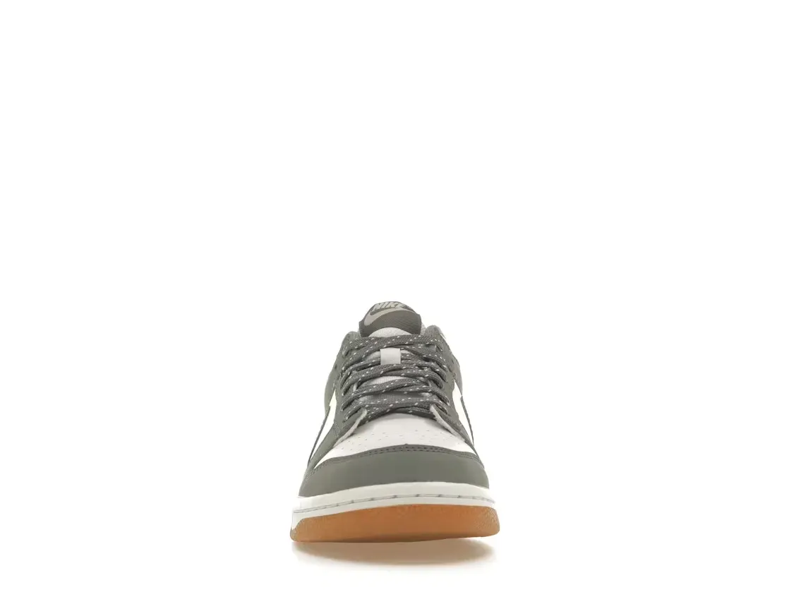 Фото № 2 с приближением к товару «‎Nike Dunk Low»