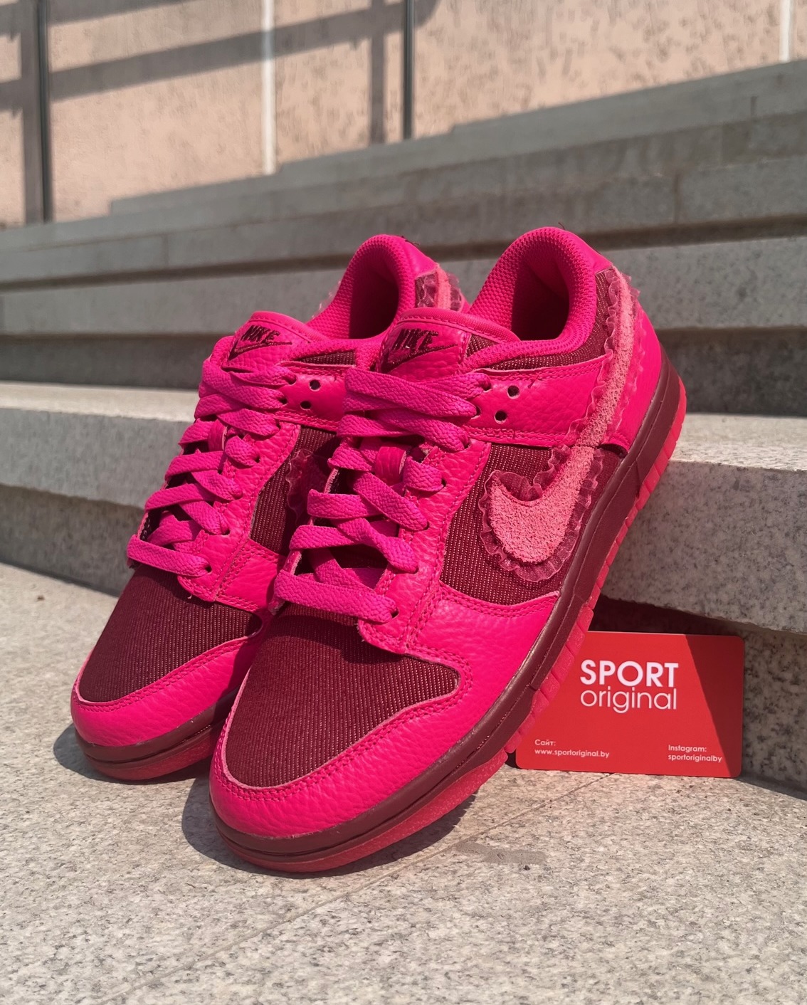 Фото № 1 с приближением к товару «‎Nike Dunk Low»