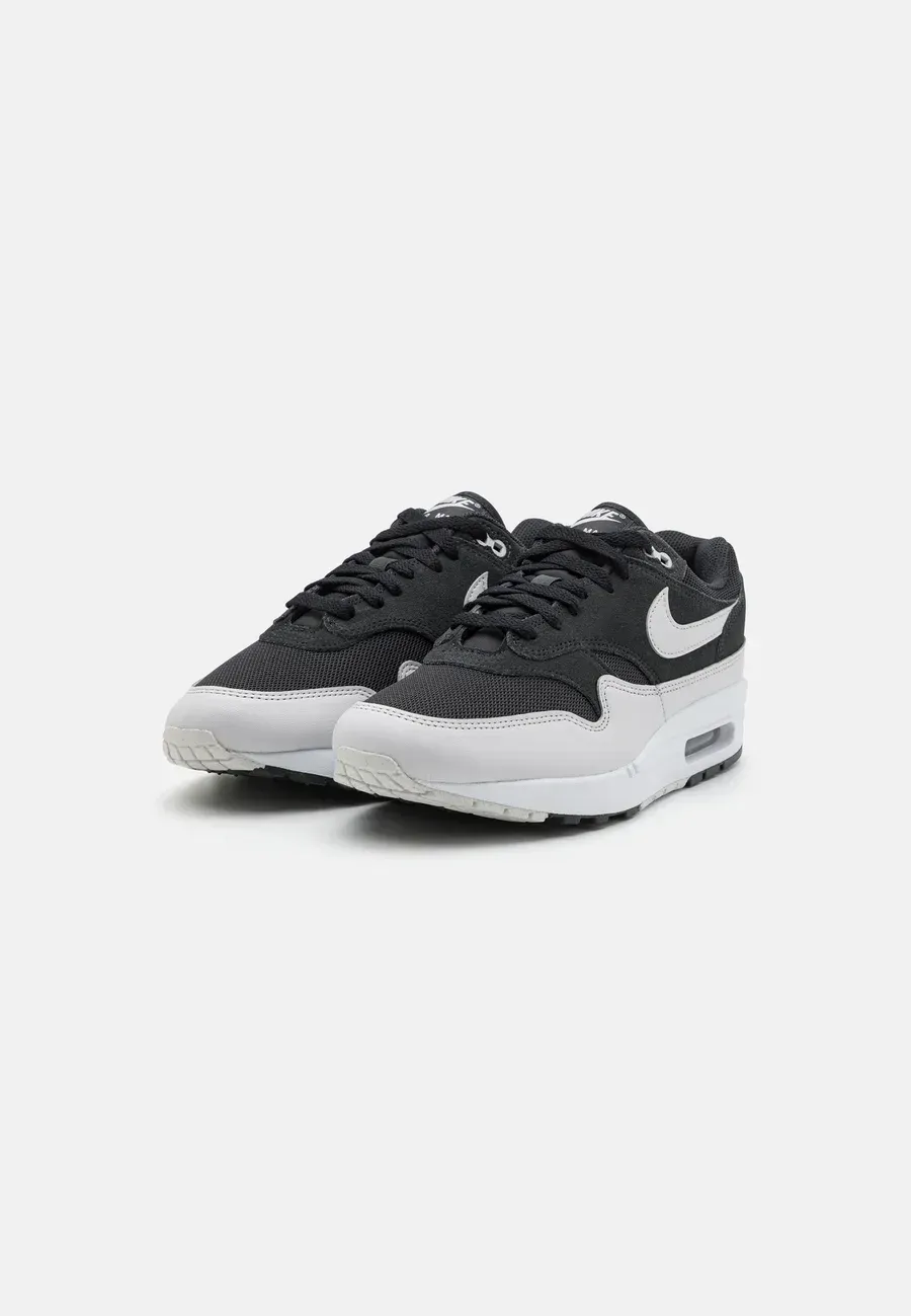 Фото № 2 с приближением к товару «‎AIR MAX 1 »