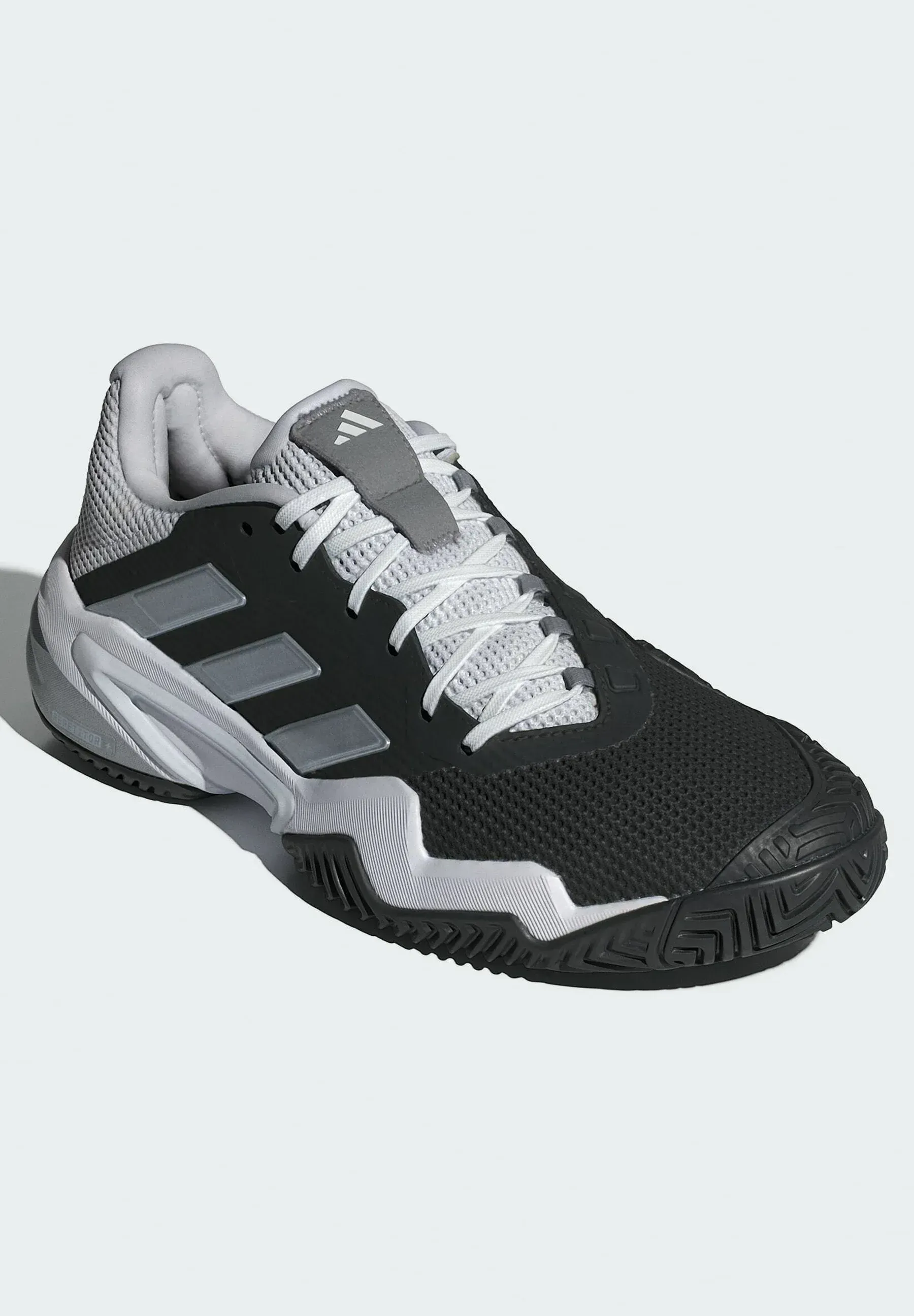 Фото № 3 с приближением к товару «‎BARRICADE»