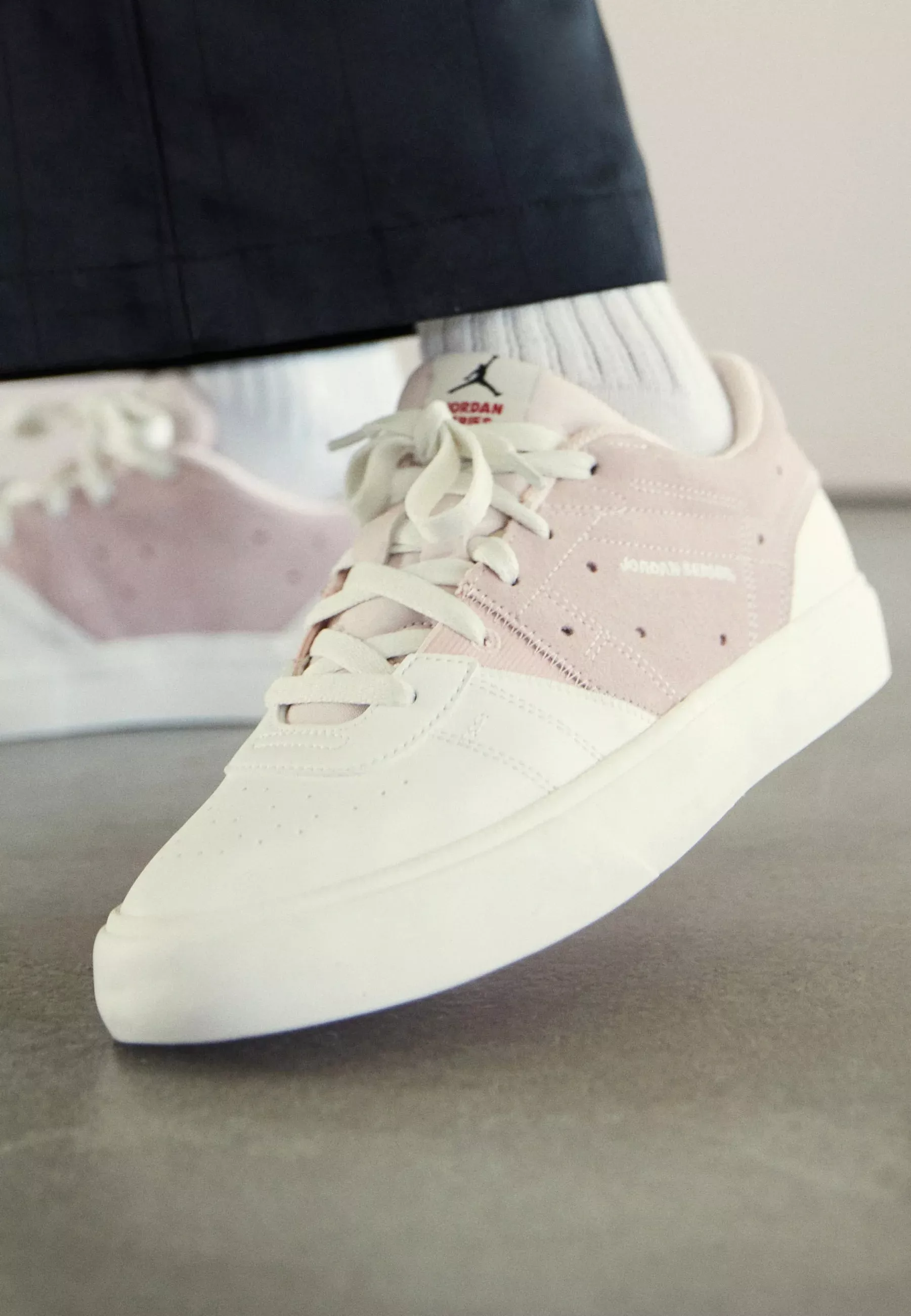 Фото № 3 с приближением к товару «‎WMNS JORDAN SERIES ES»