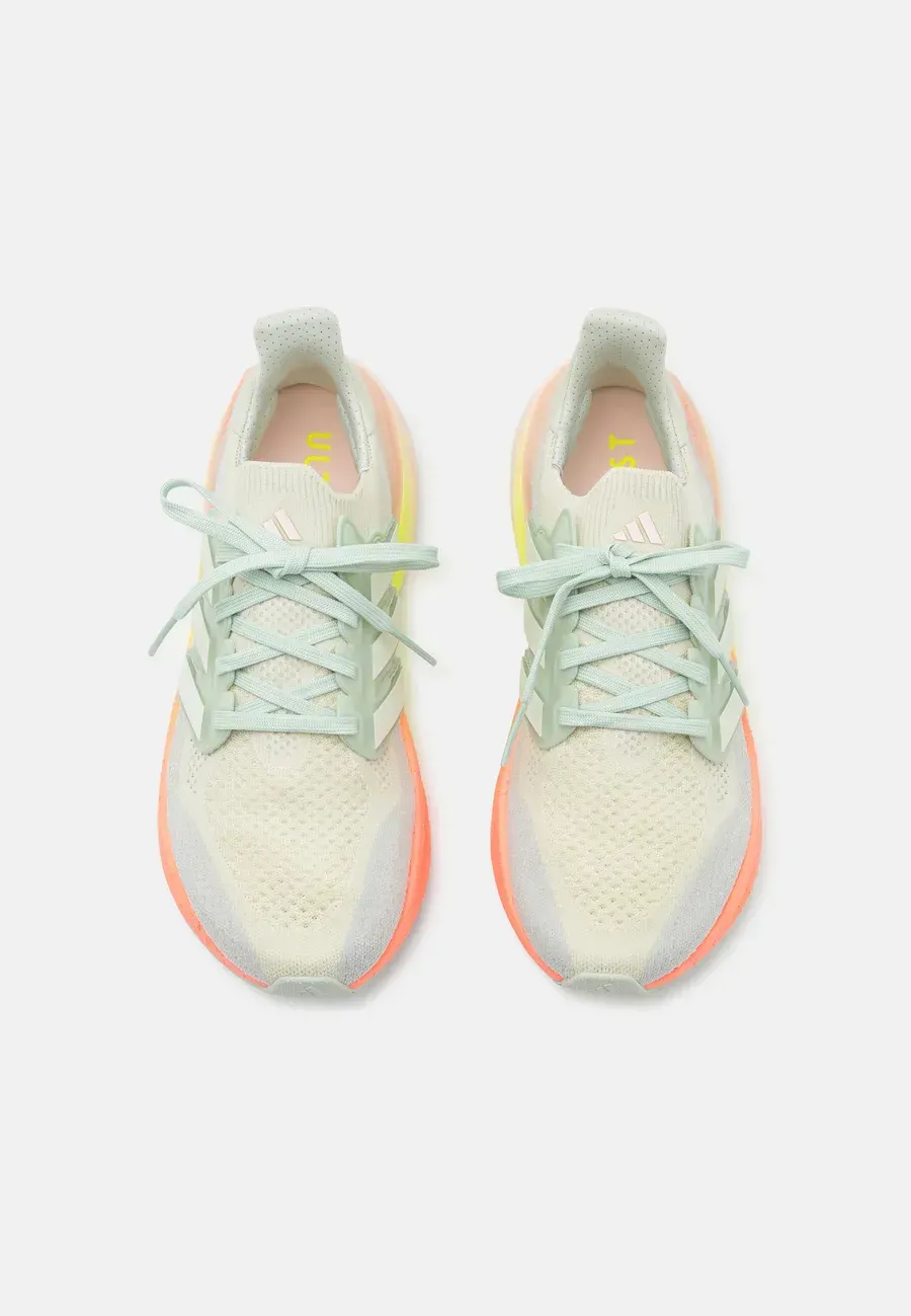 Фото № 4 с приближением к товару «‎ULTRABOOST 5»