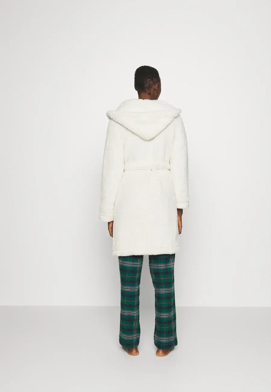 Фото № 3 с приближением к товару «‎AARTI»