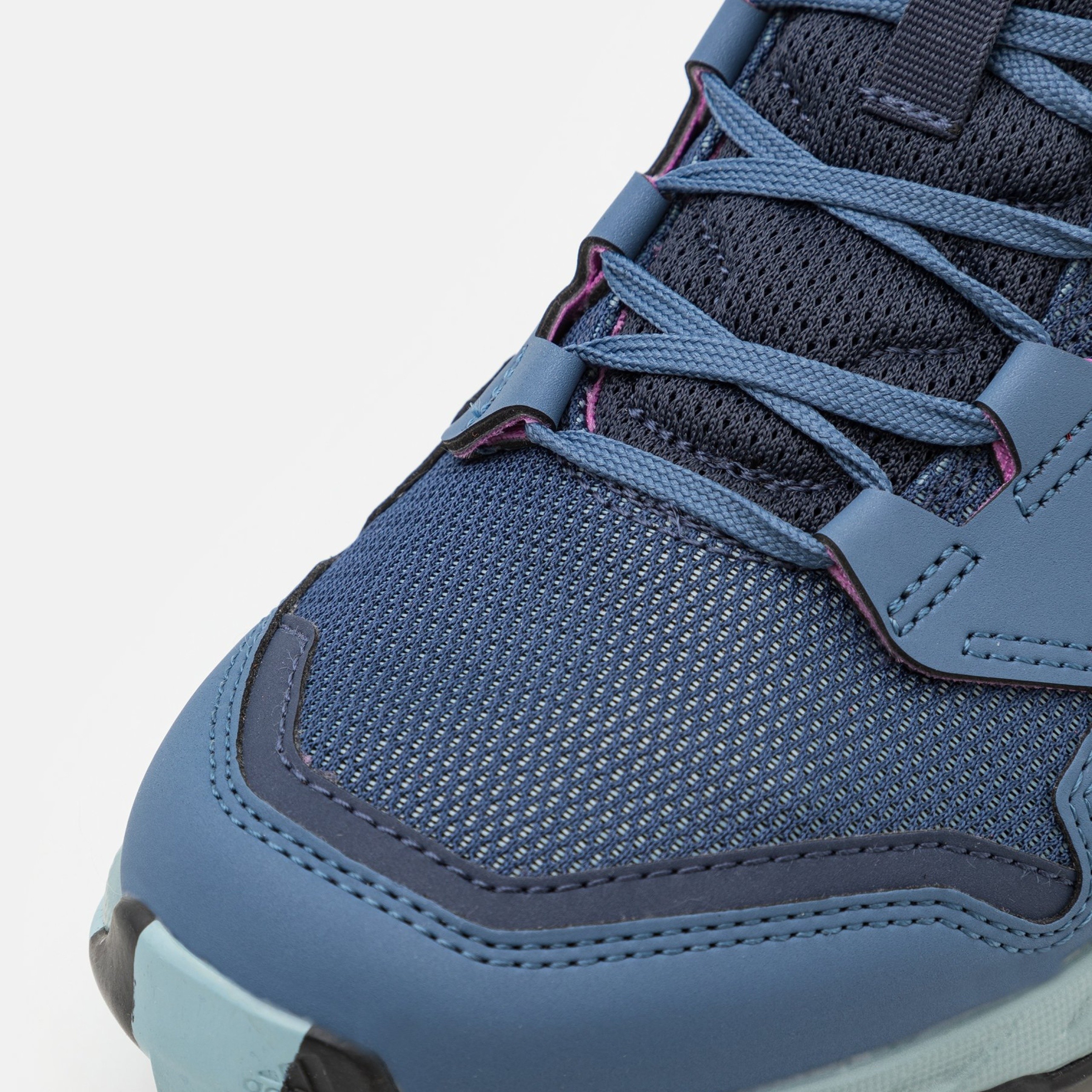 Фото № 2 с приближением к товару «‎Adidas »