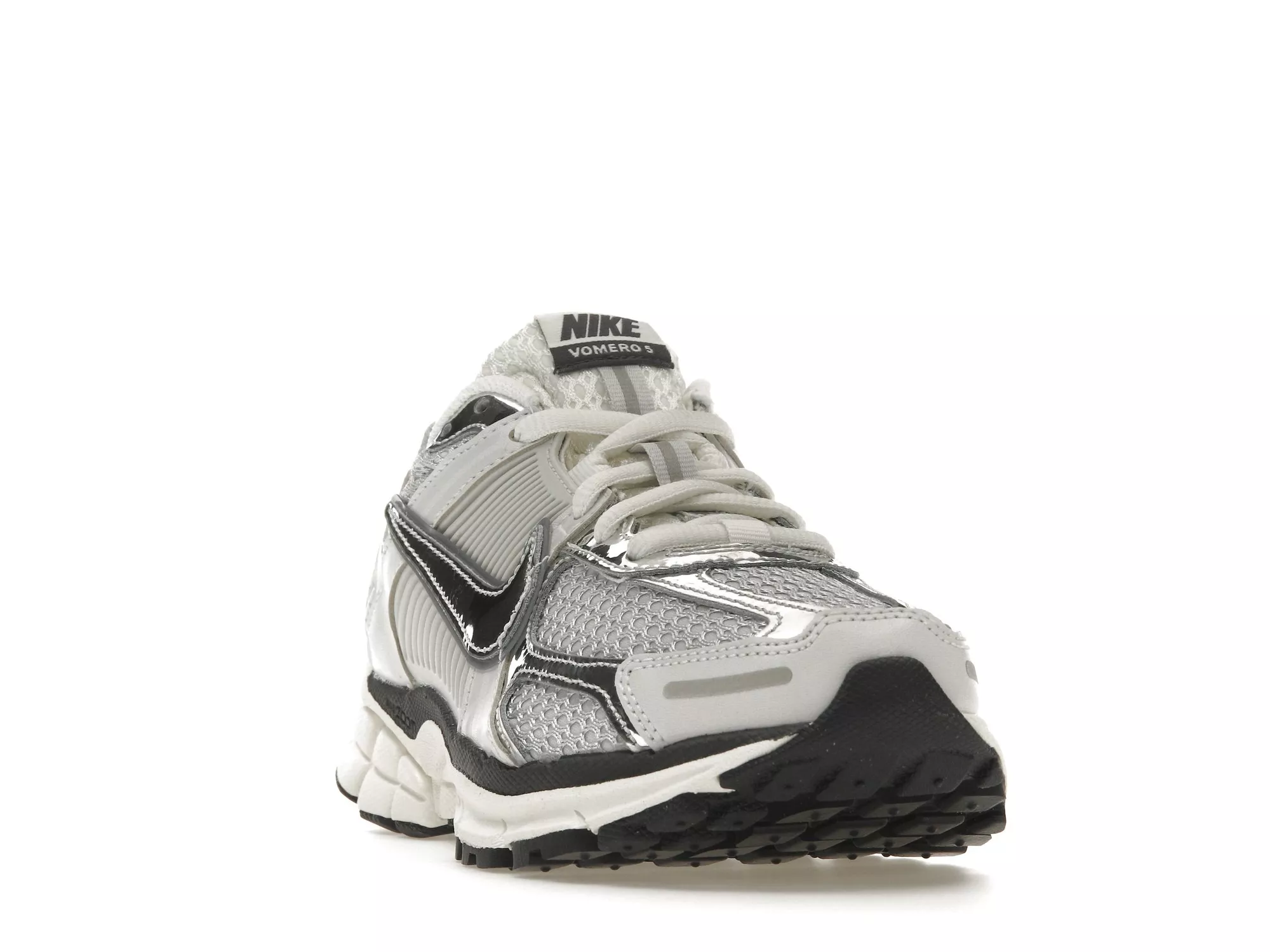 Фото № 5 с приближением к товару «‎Nike Zoom Vomero 5 Photon Dust Metallic Silver »