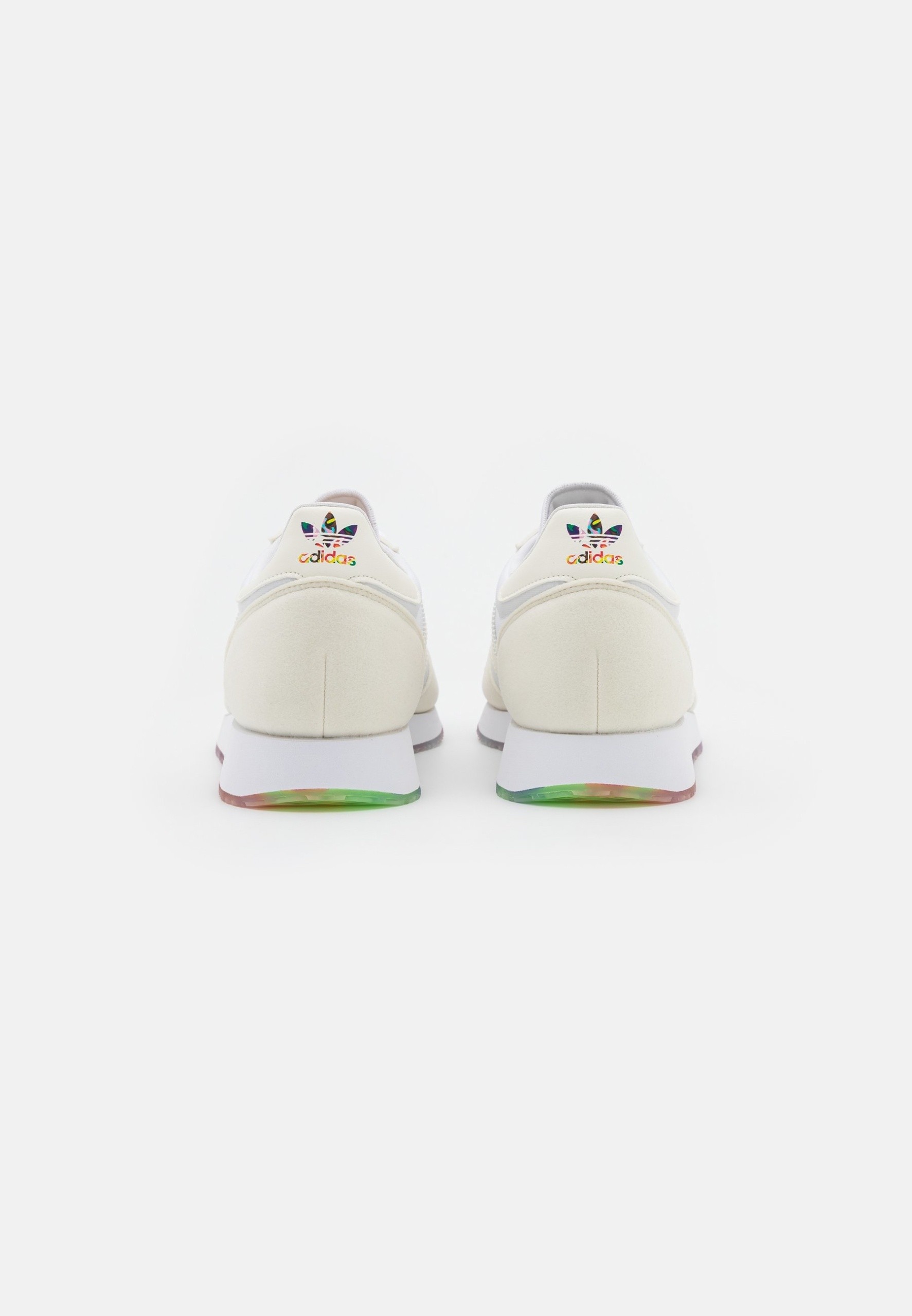 Фото № 3 с приближением к товару «‎Adidas Usa 84 Pride »