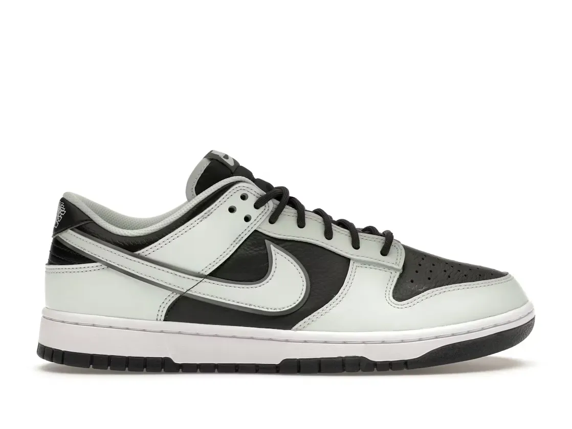 Фото № 1 с приближением к товару «‎Nike Dunk Low»