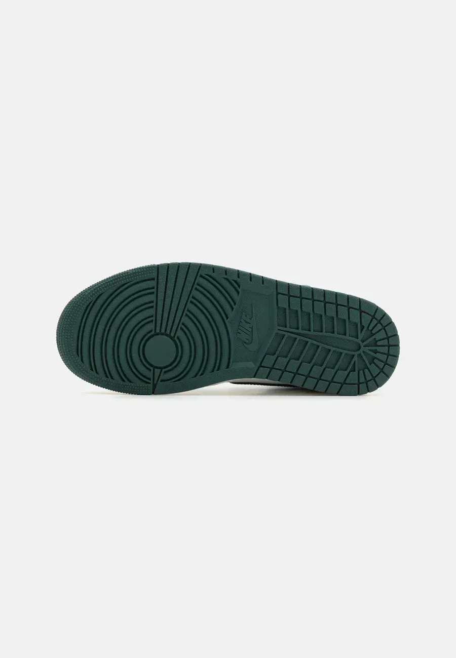Фото № 4 с приближением к товару «‎AIR JORDAN 1 MID»