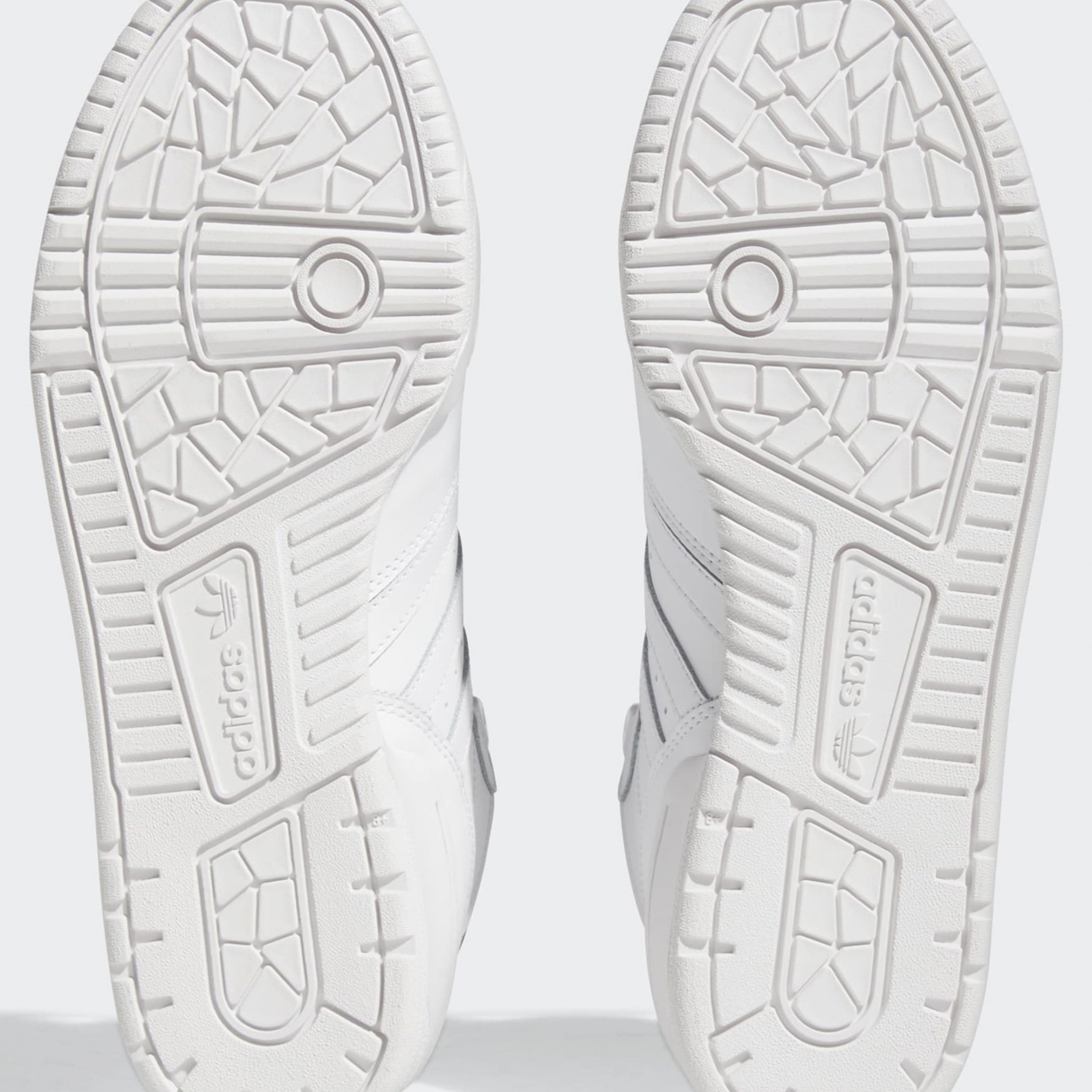 Фото № 3 с приближением к товару «‎Adidas Rivalry »