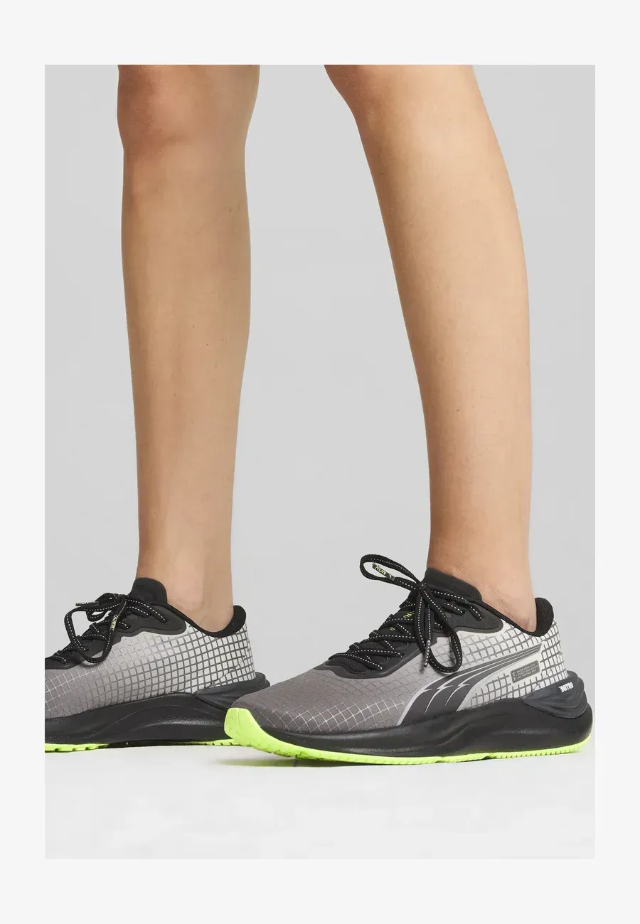 Фото № 2 с приближением к товару «‎Trainers»