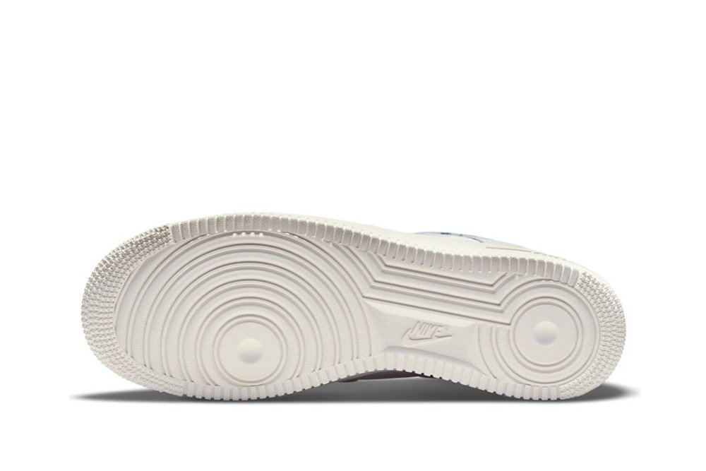 Фото № 4 с приближением к товару «‎Nike Air Force 1»