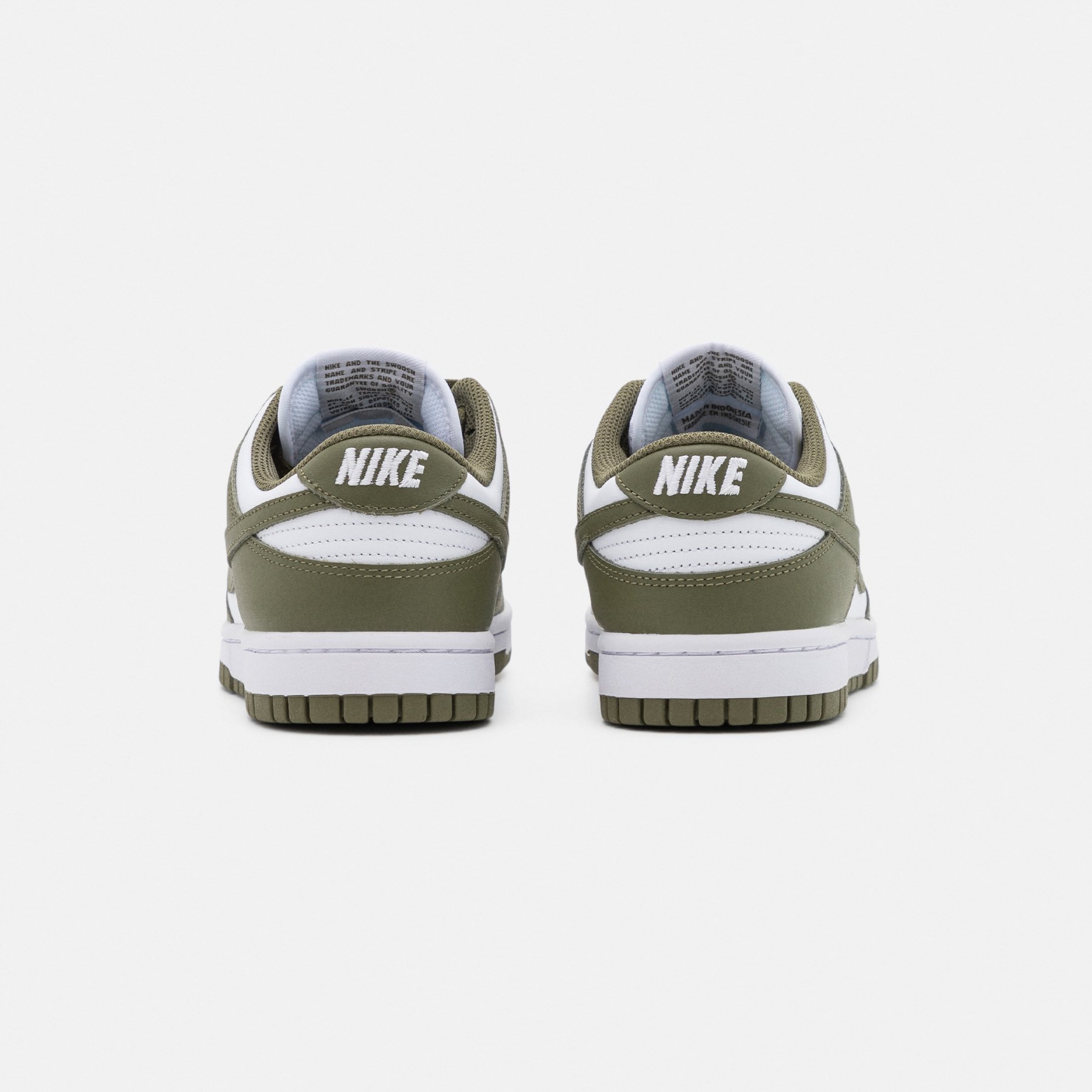 Фото № 5 с приближением к товару «‎Nike Dunk »