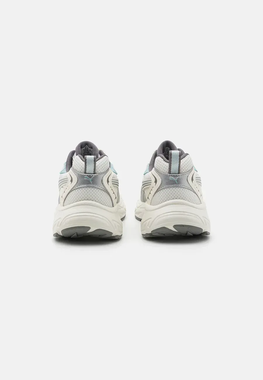 Фото № 3 с приближением к товару «‎MORPHIC»