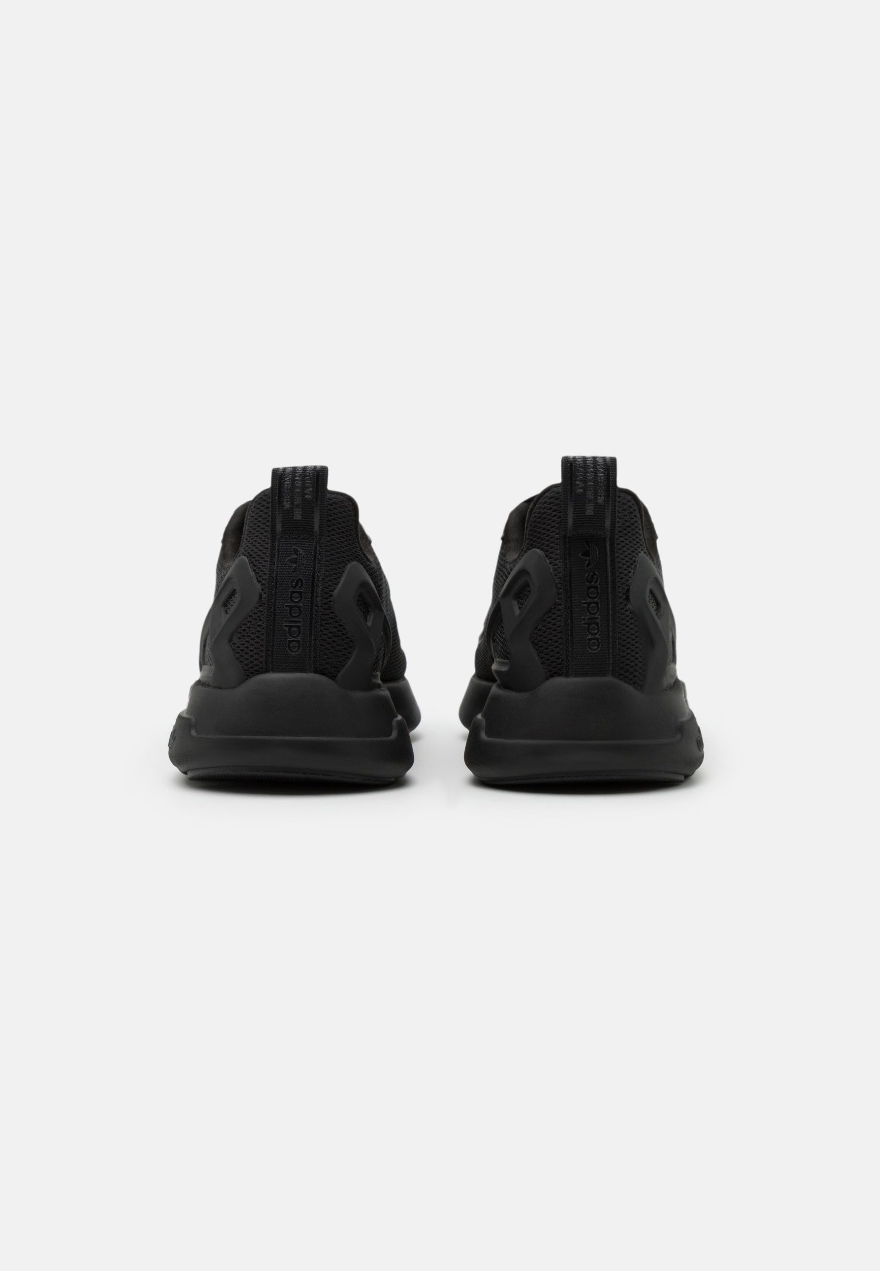 Фото № 3 с приближением к товару «‎Adidas Zx 2k Flux »