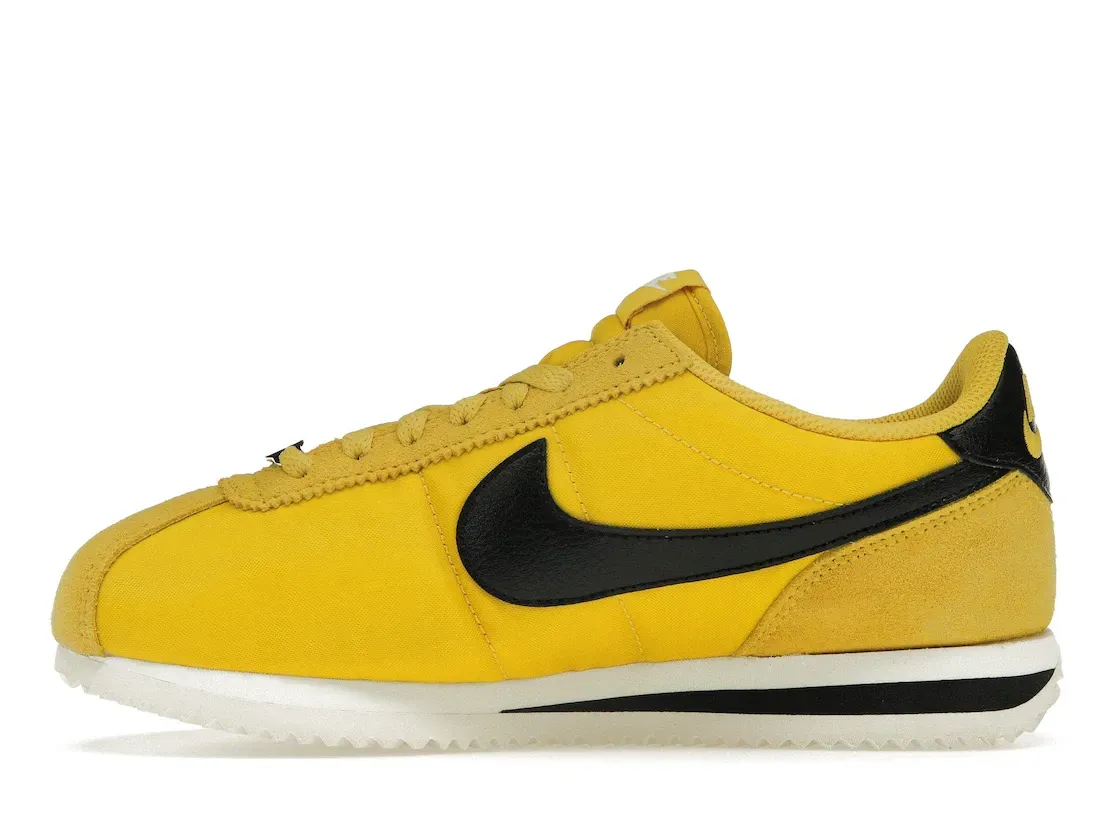 Фото № 3 с приближением к товару «‎Nike Cortez Vivid Sulfur »