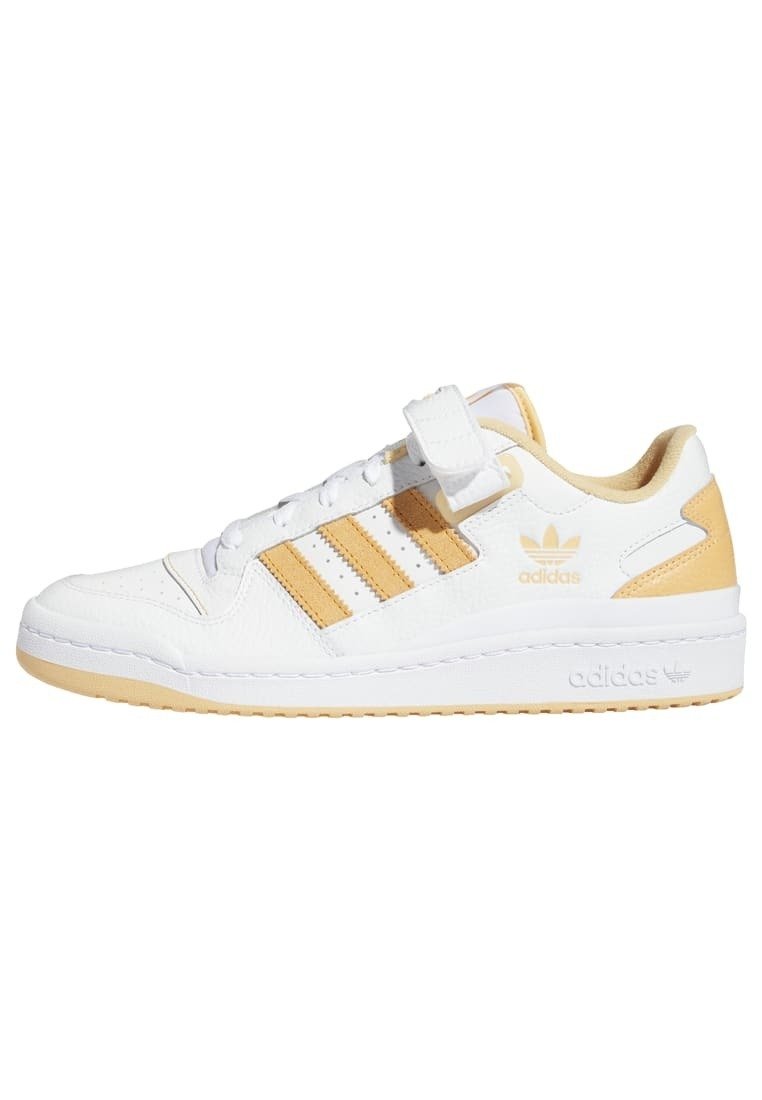 Фото № 4 с приближением к товару «‎Adidas Forum »
