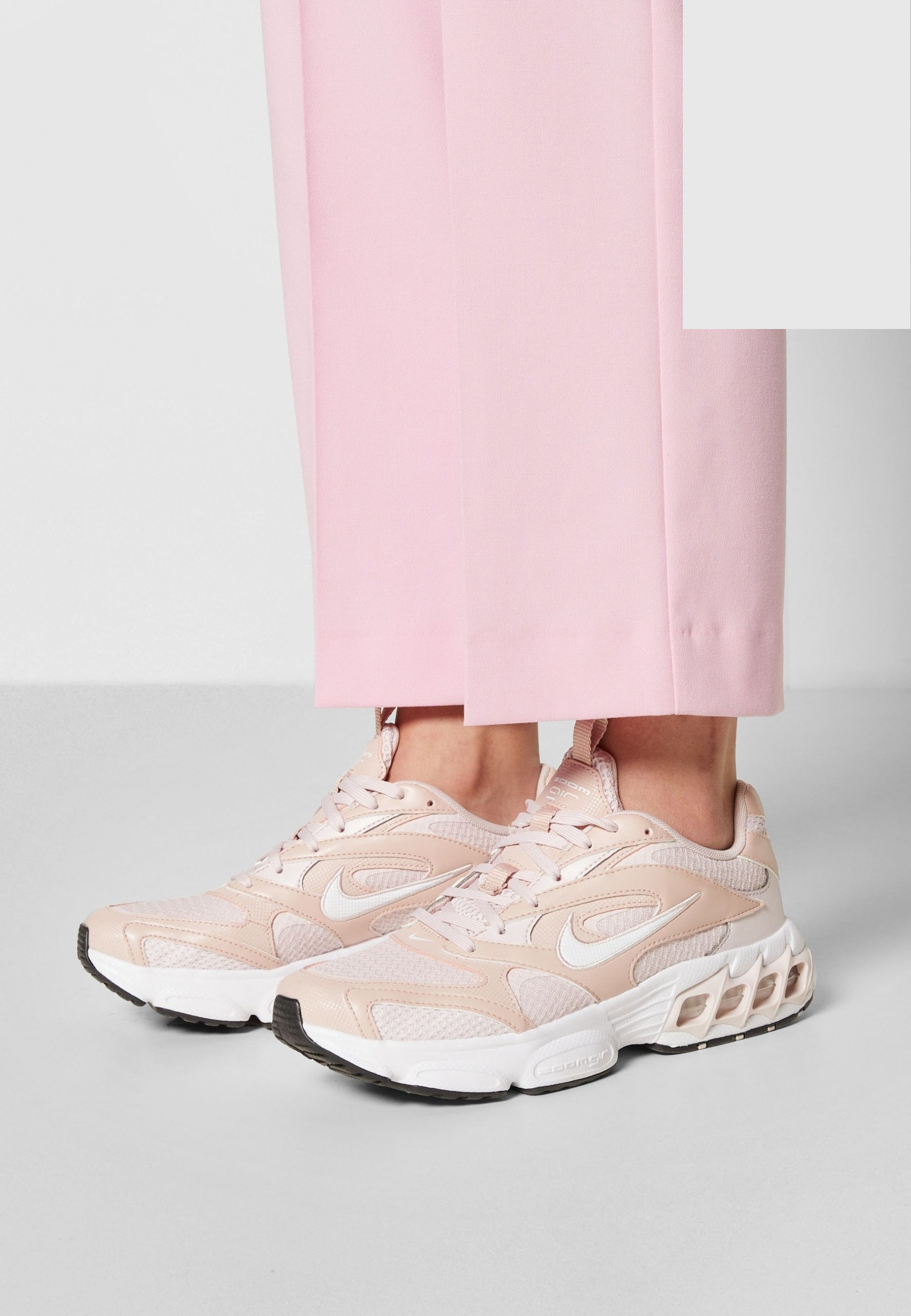 Фото № 2 с приближением к товару «‎Nike Zoom Air Fire »