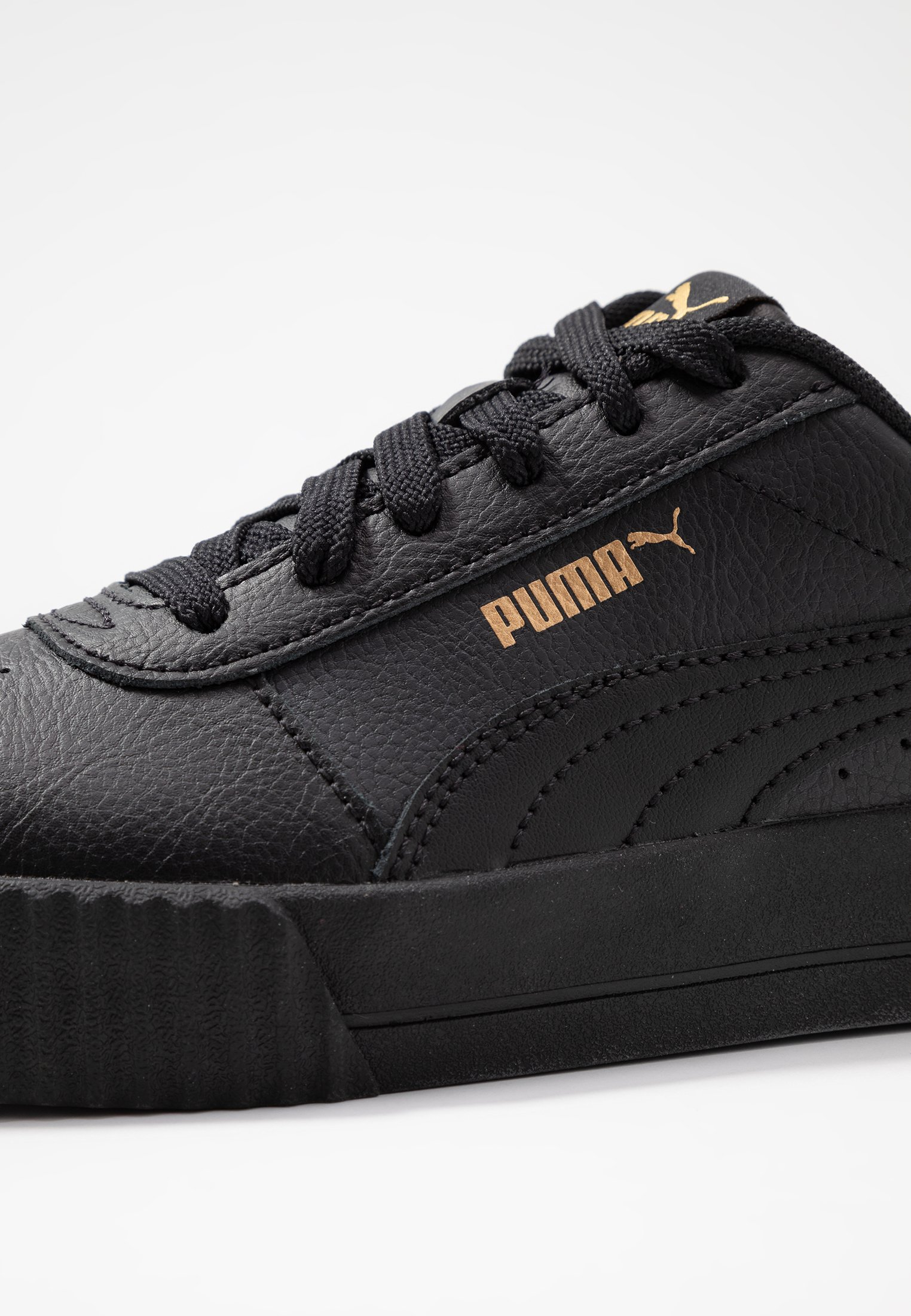 Фото № 3 с приближением к товару «‎Puma Carina »