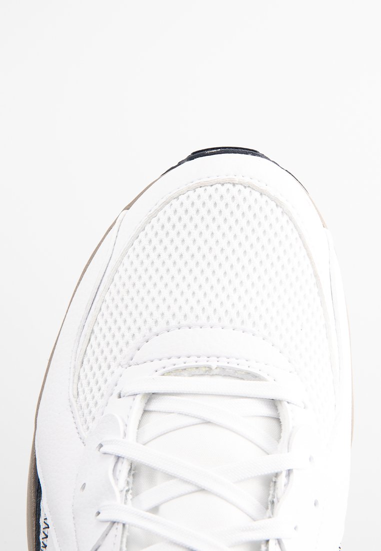 Фото № 5 с приближением к товару «‎Кроссовки Nike SPZZO17W310-A00»