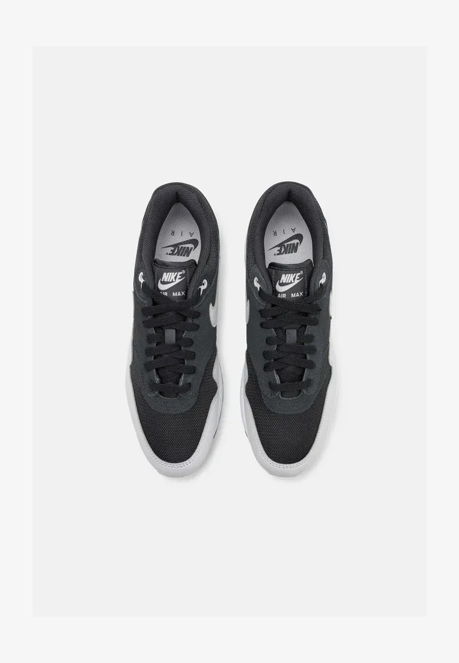 Фото № 4 с приближением к товару «‎AIR MAX 1 »